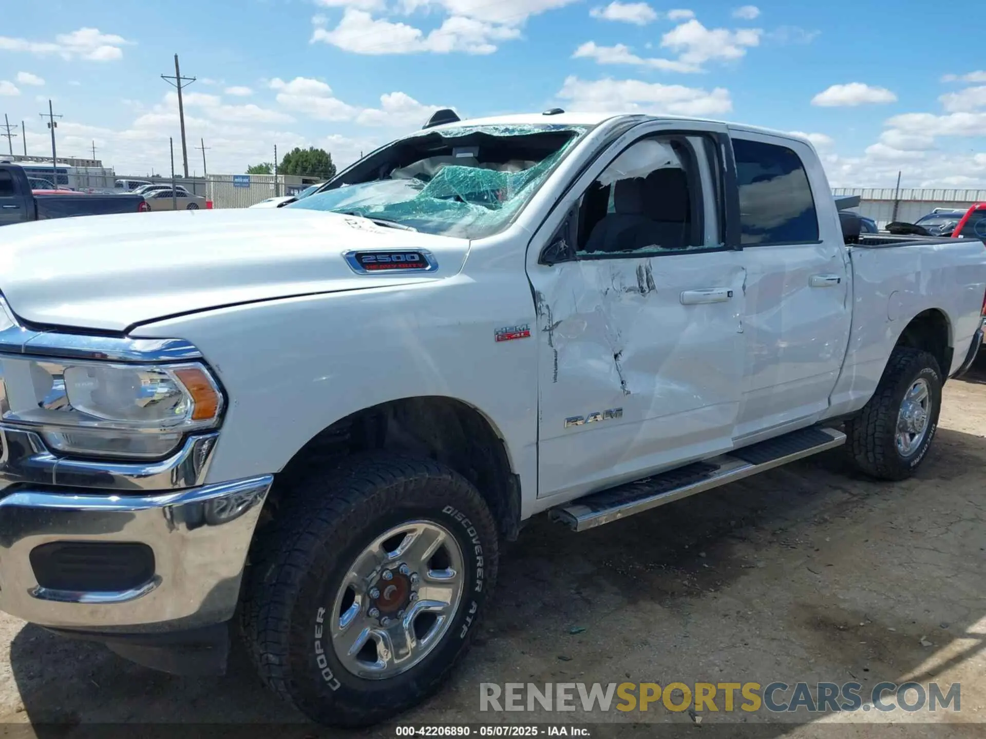 12 fotografías del automóvil dañado 3C6UR5DJ4NG119915 RAM 2500 2022