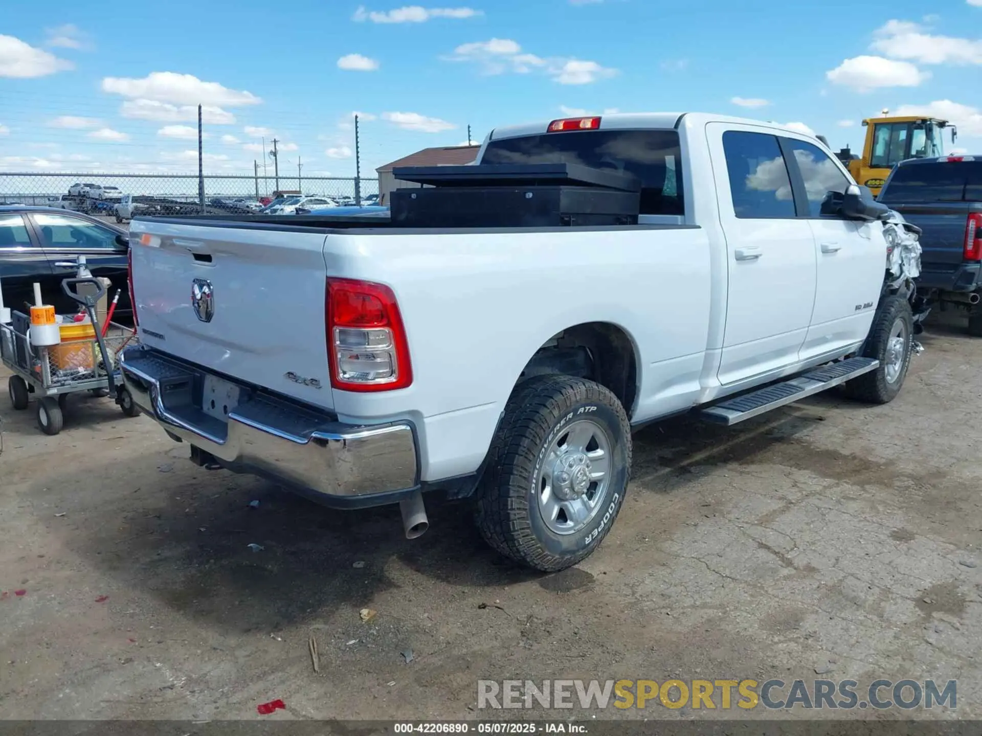 4 fotografías del automóvil dañado 3C6UR5DJ4NG119915 RAM 2500 2022