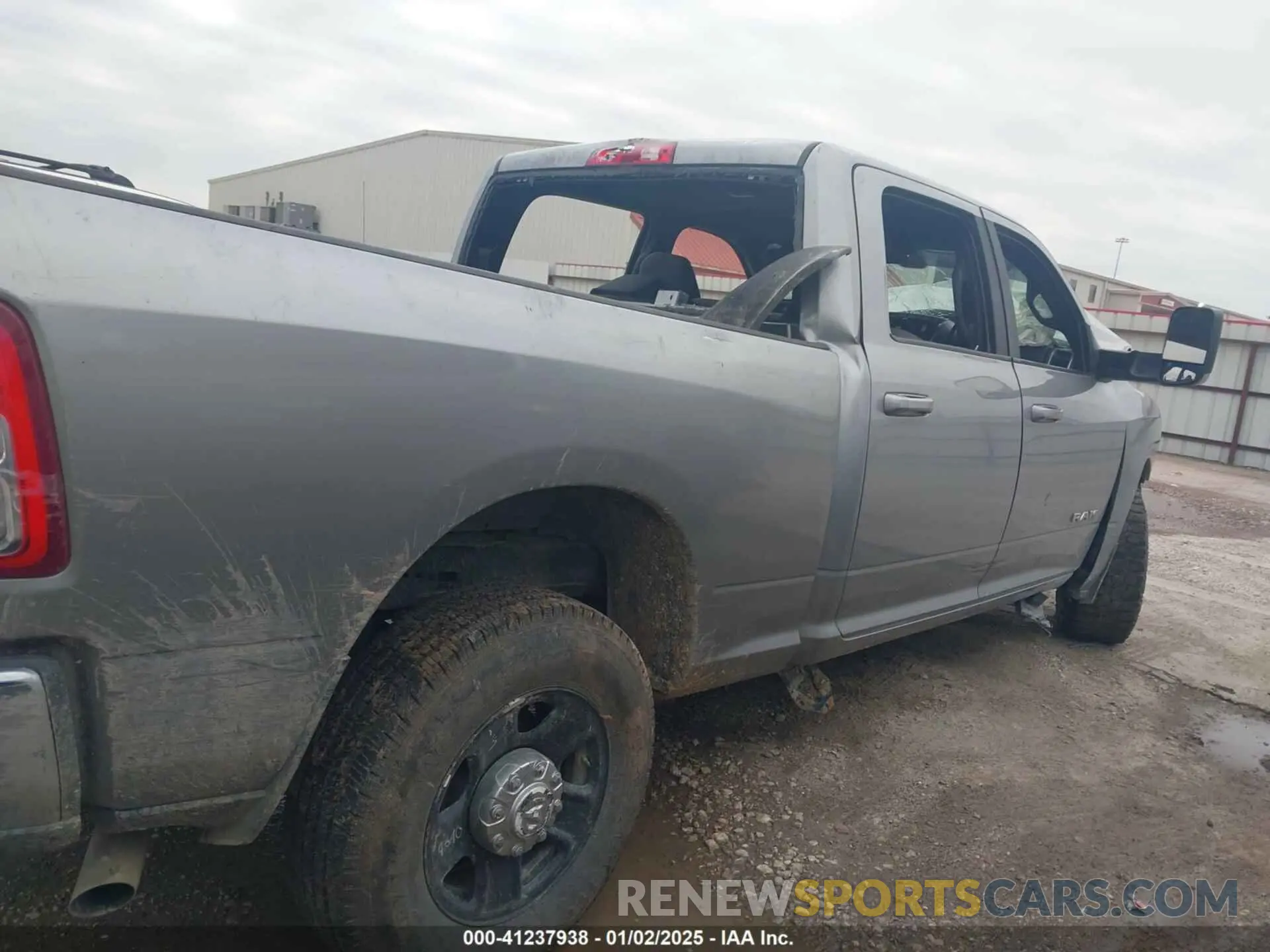 13 fotografías del automóvil dañado 3C6UR5DJ6NG182451 RAM 2500 2022