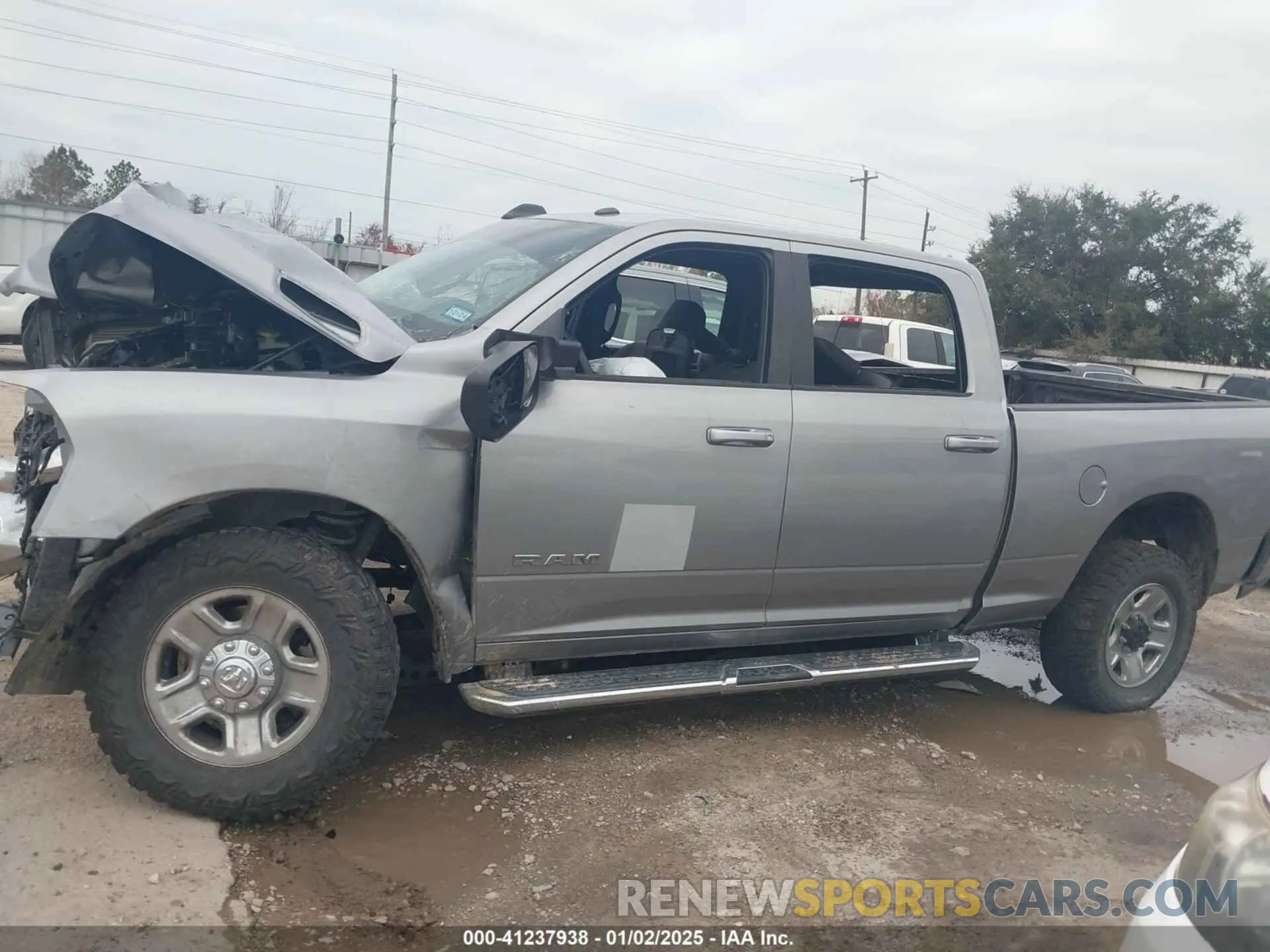 14 fotografías del automóvil dañado 3C6UR5DJ6NG182451 RAM 2500 2022