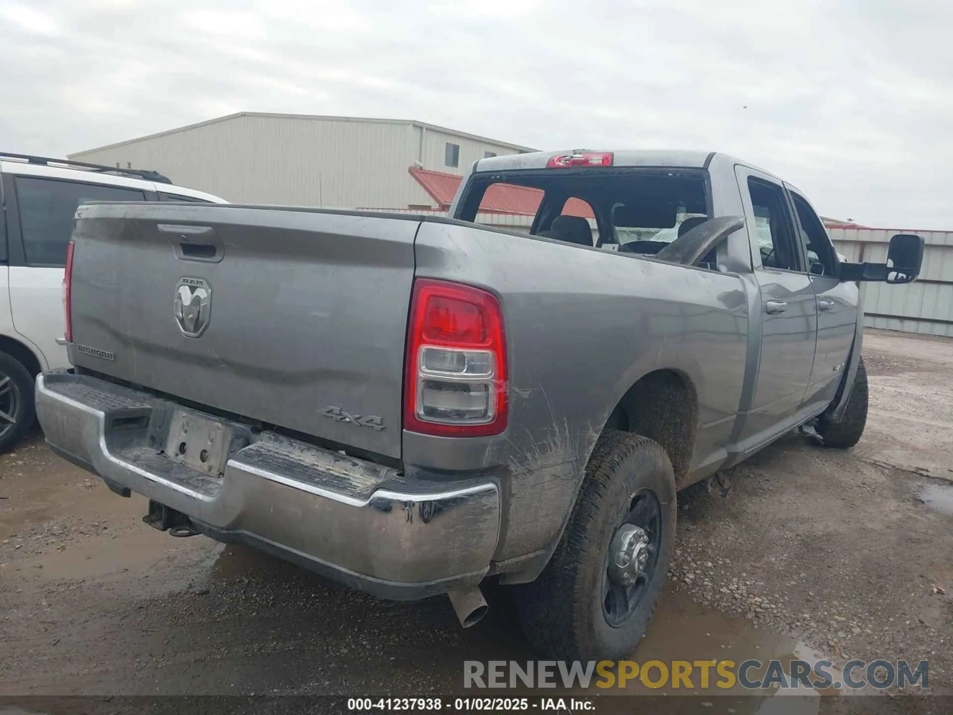 4 fotografías del automóvil dañado 3C6UR5DJ6NG182451 RAM 2500 2022