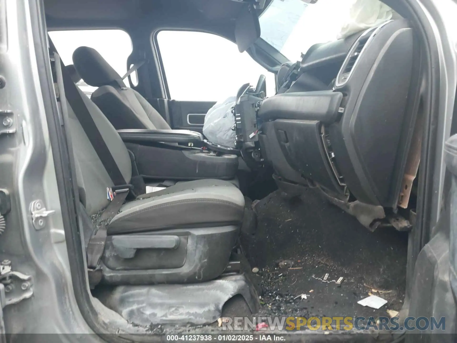 5 fotografías del automóvil dañado 3C6UR5DJ6NG182451 RAM 2500 2022