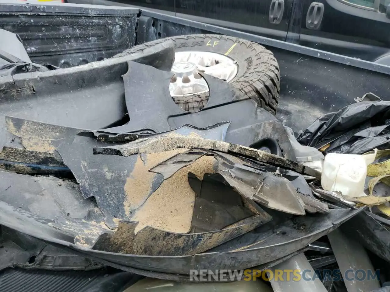 12 fotografías del automóvil dañado 3C6UR5DL0NG108900 RAM 2500 2022