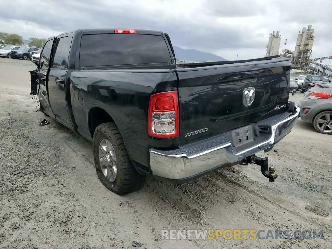 2 fotografías del automóvil dañado 3C6UR5DL0NG108900 RAM 2500 2022
