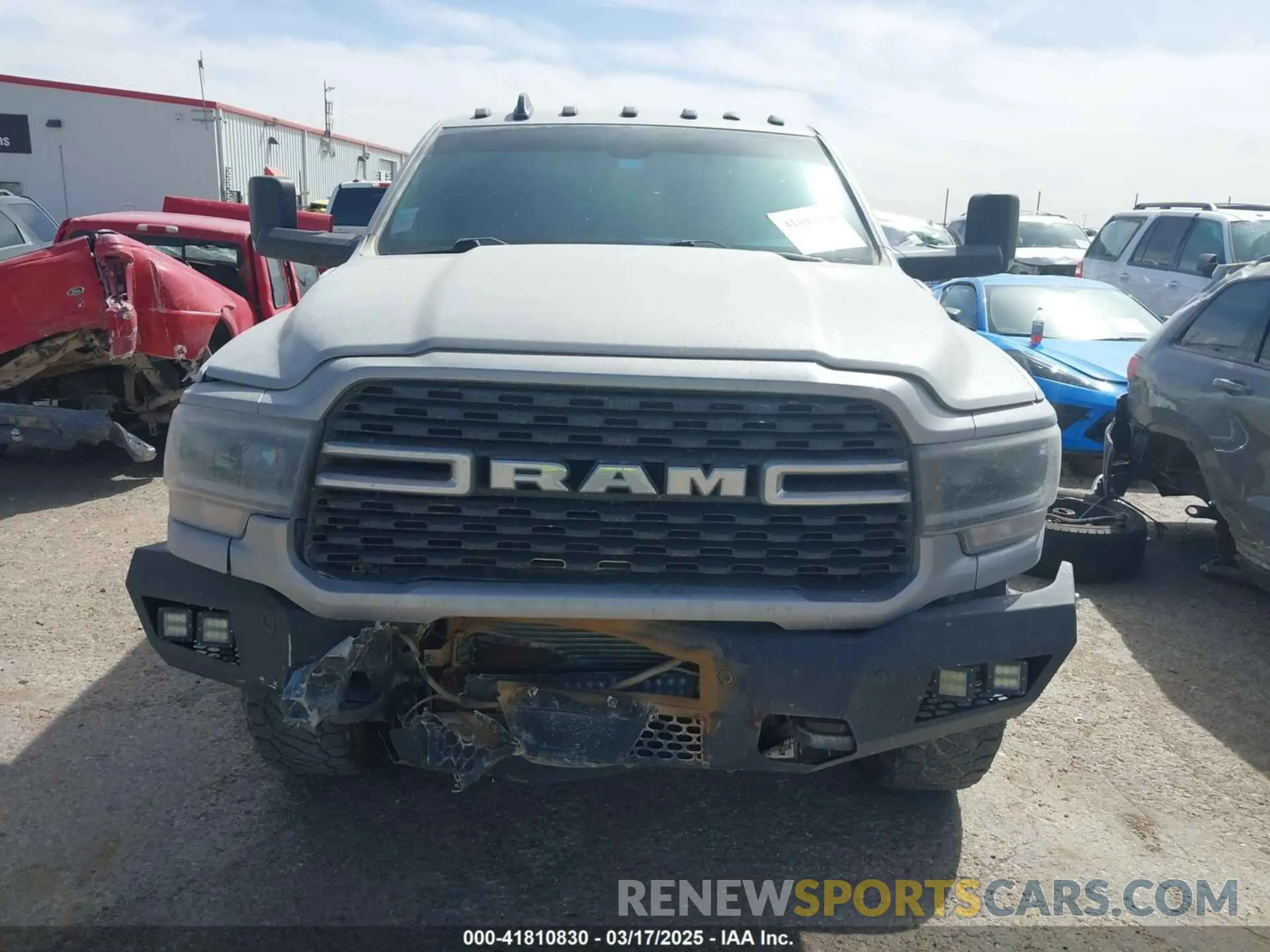 12 fotografías del automóvil dañado 3C6UR5DL1NG178793 RAM 2500 2022