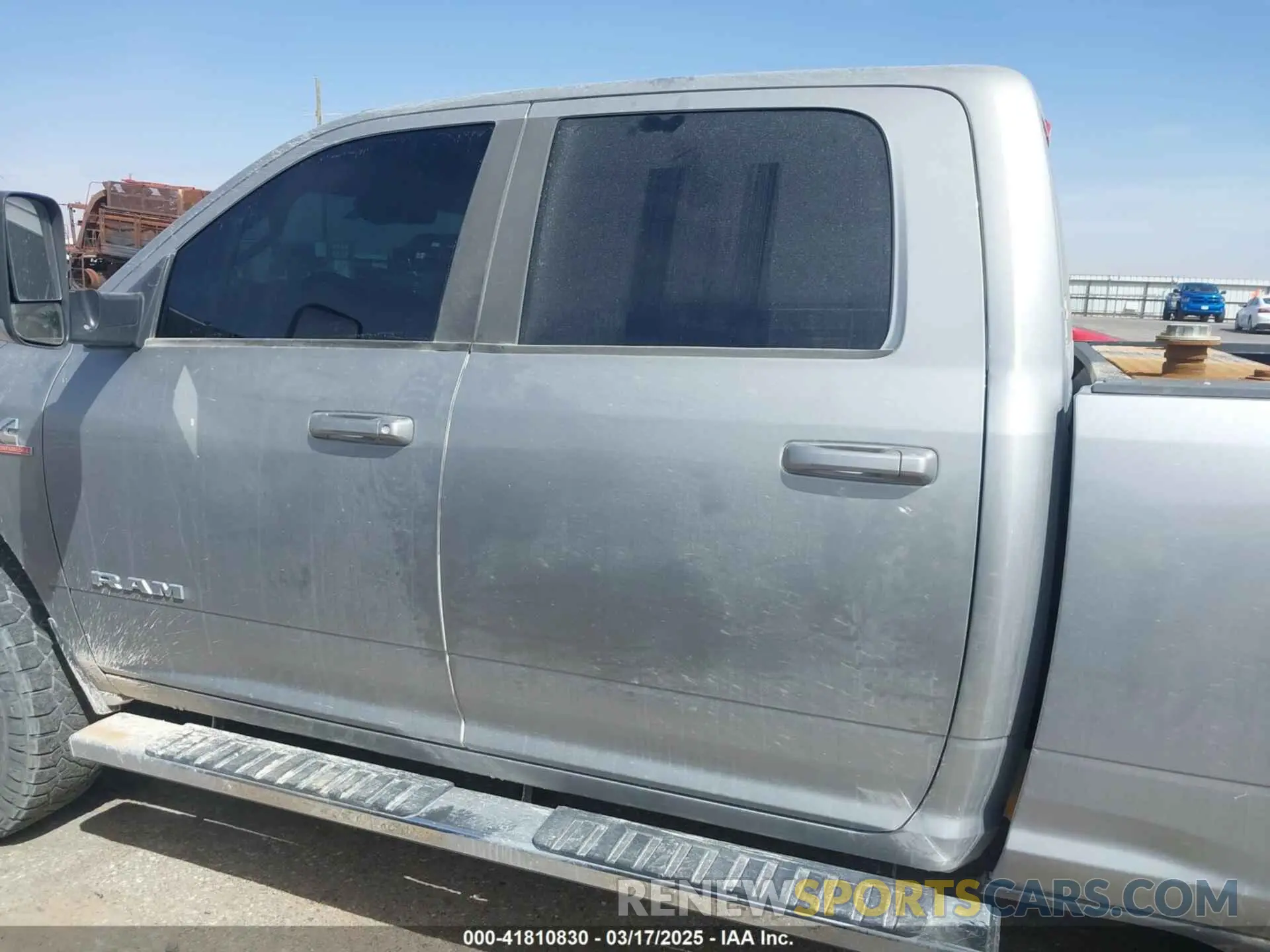 14 fotografías del automóvil dañado 3C6UR5DL1NG178793 RAM 2500 2022