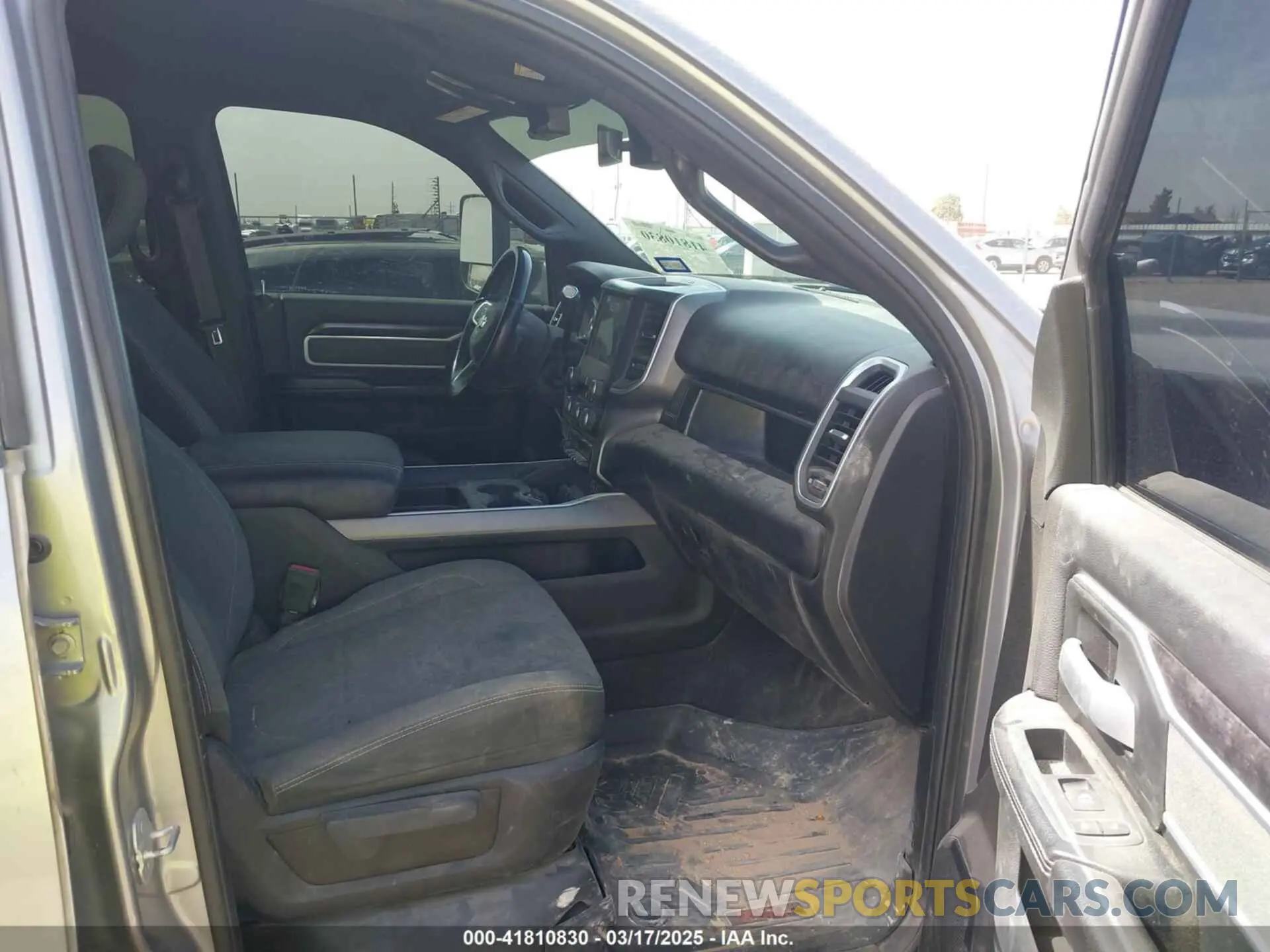 5 fotografías del automóvil dañado 3C6UR5DL1NG178793 RAM 2500 2022
