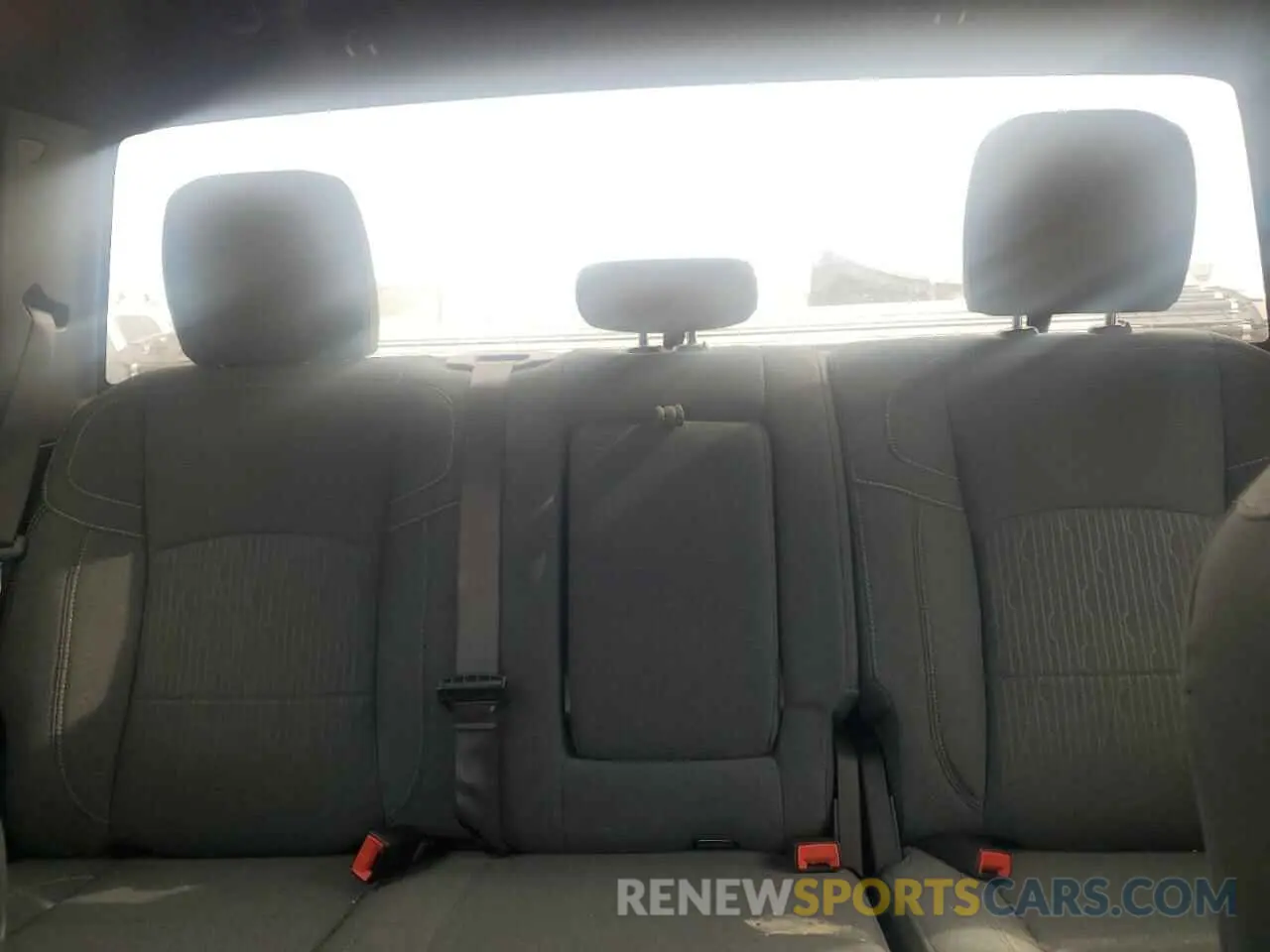 10 fotografías del automóvil dañado 3C6UR5DL3NG171067 RAM 2500 2022