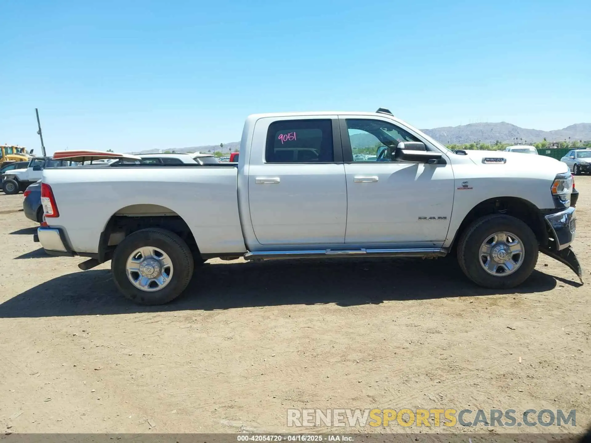 12 fotografías del automóvil dañado 3C6UR5DL3NG344991 RAM 2500 2022