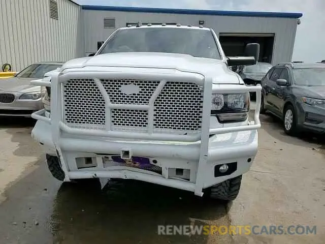13 fotografías del automóvil dañado 3C6UR5DL5NG394811 RAM 2500 2022