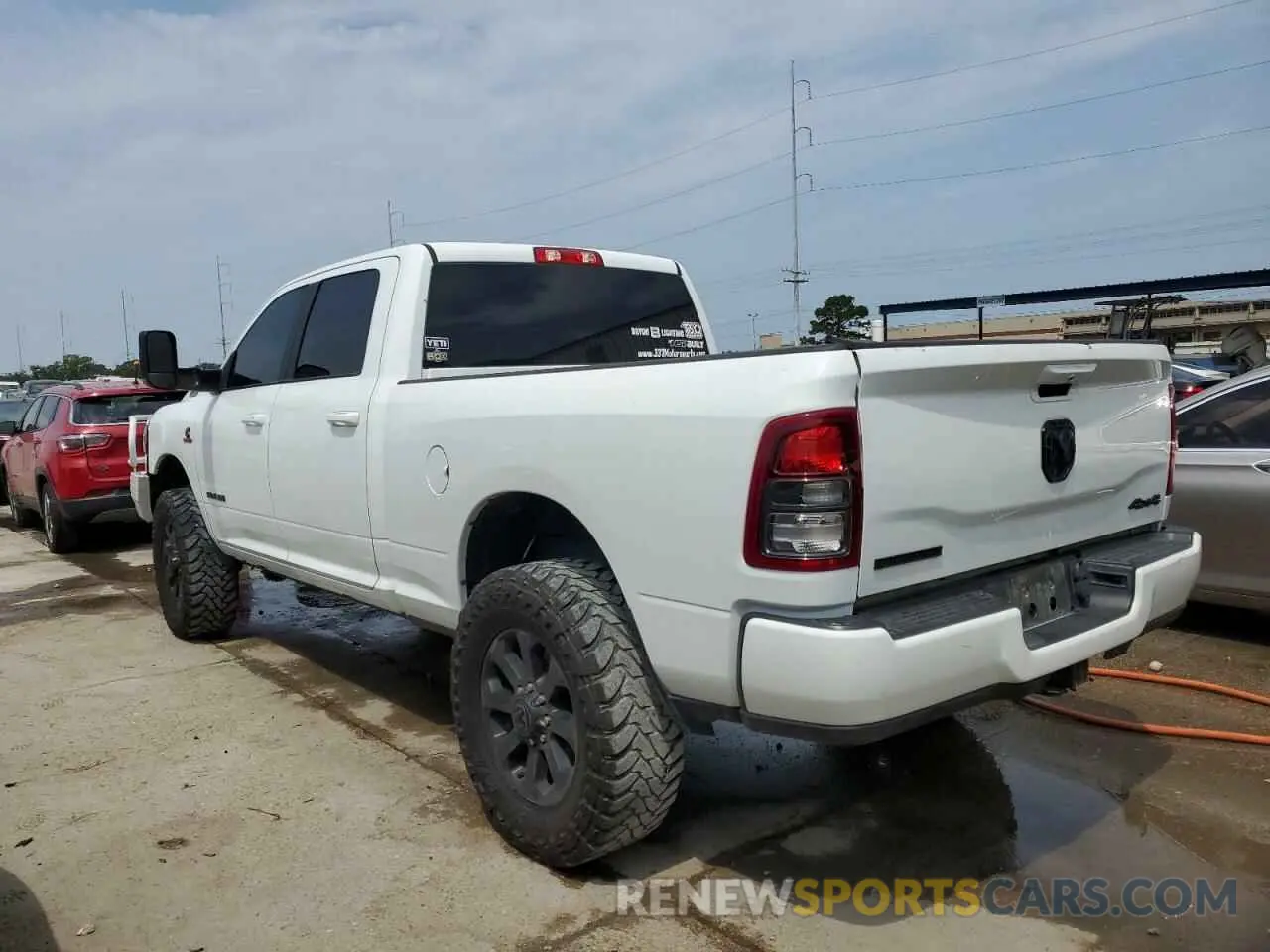 2 fotografías del automóvil dañado 3C6UR5DL5NG394811 RAM 2500 2022