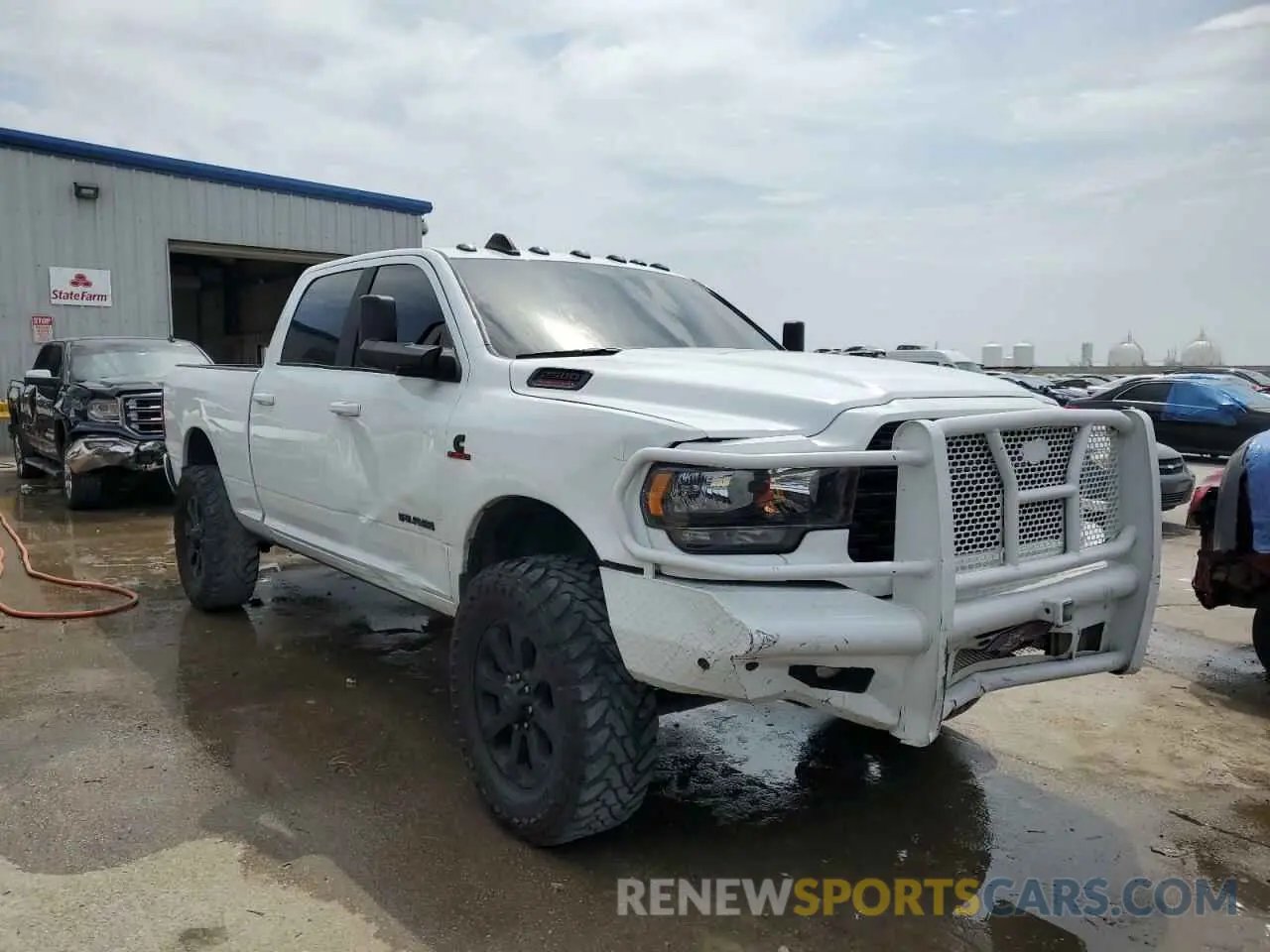 4 fotografías del automóvil dañado 3C6UR5DL5NG394811 RAM 2500 2022