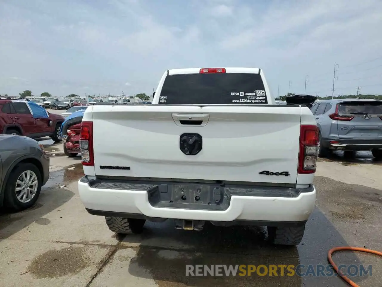 6 fotografías del automóvil dañado 3C6UR5DL5NG394811 RAM 2500 2022