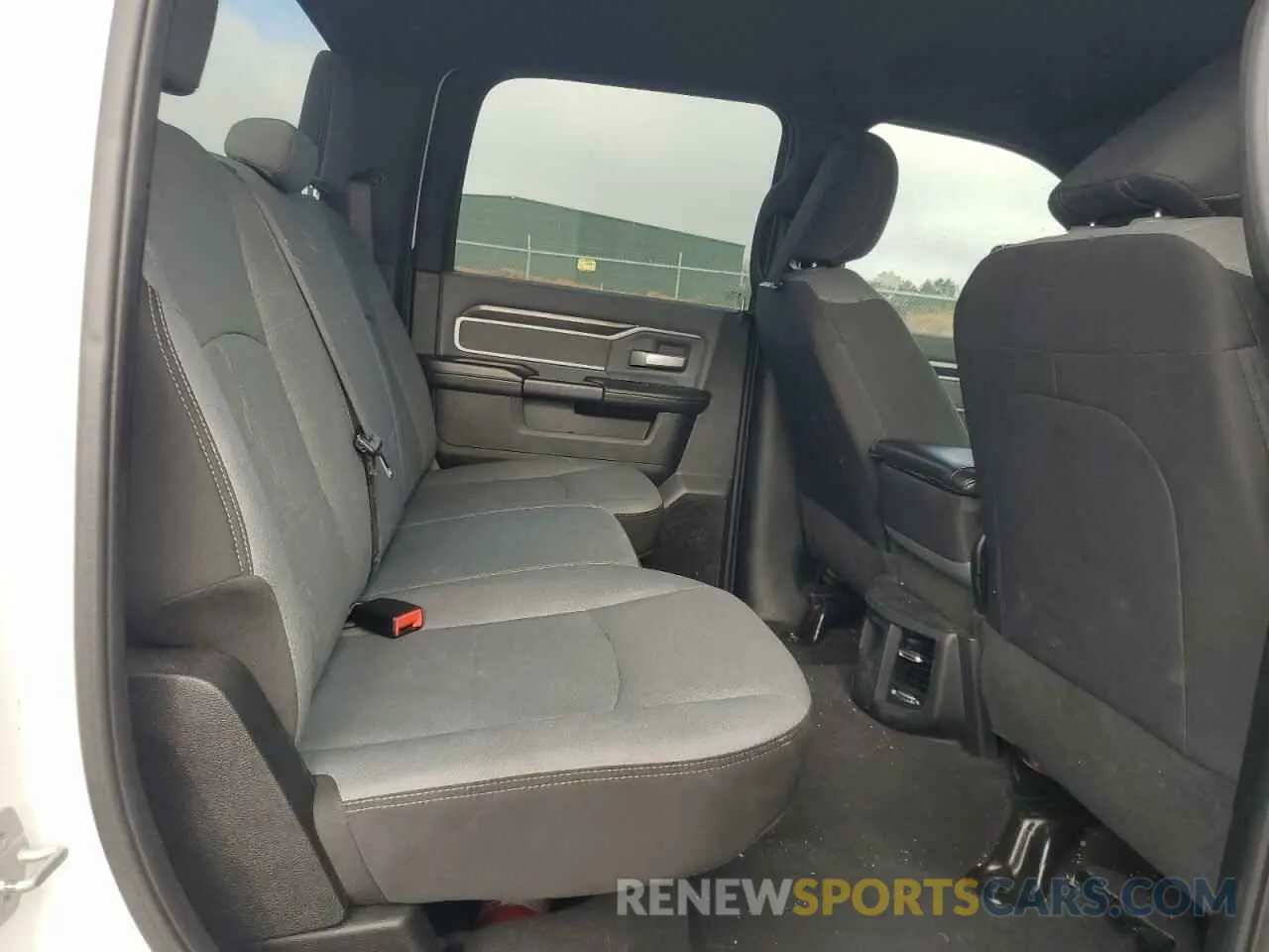 10 fotografías del automóvil dañado 3C6UR5DL6NG119819 RAM 2500 2022