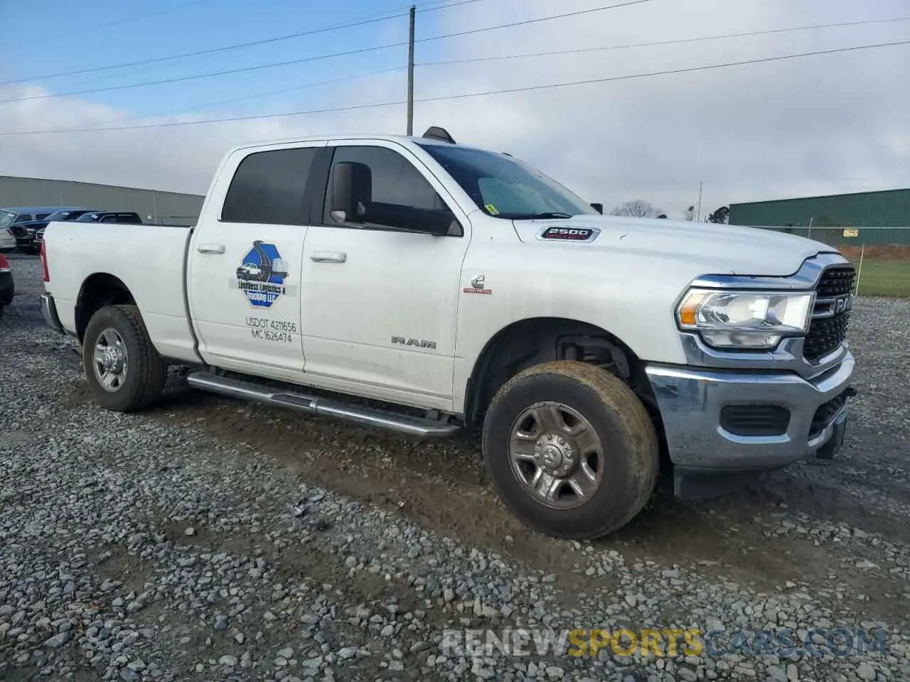 4 fotografías del automóvil dañado 3C6UR5DL6NG119819 RAM 2500 2022