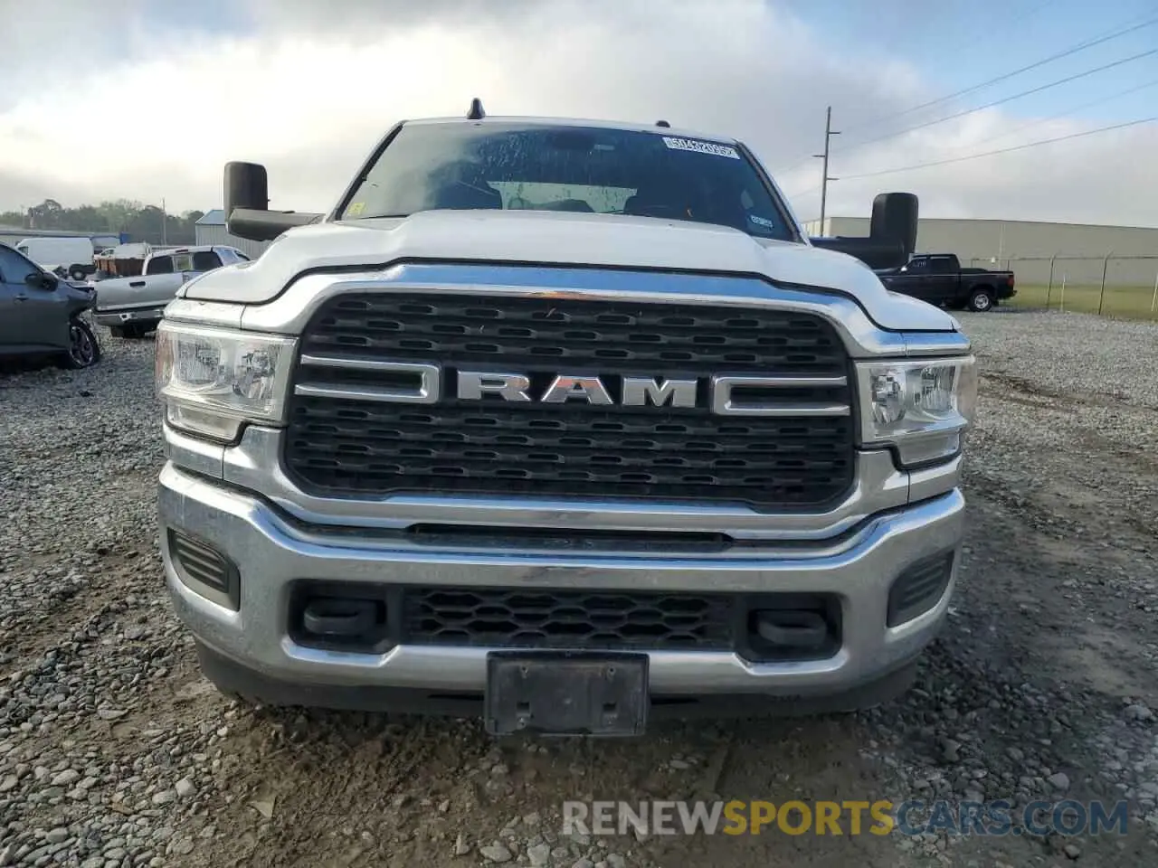 5 fotografías del automóvil dañado 3C6UR5DL6NG119819 RAM 2500 2022