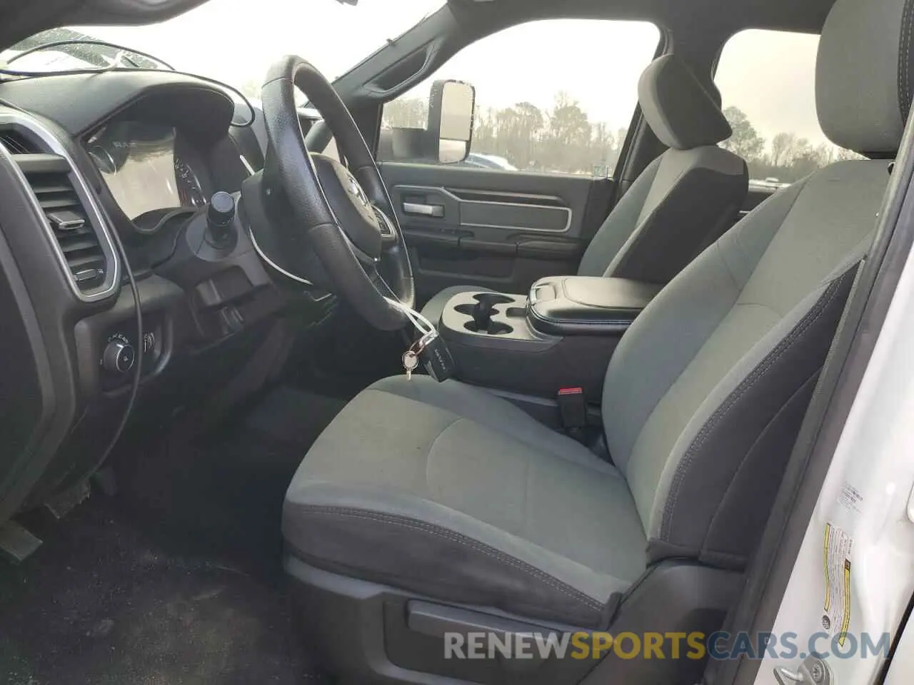 7 fotografías del automóvil dañado 3C6UR5DL6NG119819 RAM 2500 2022