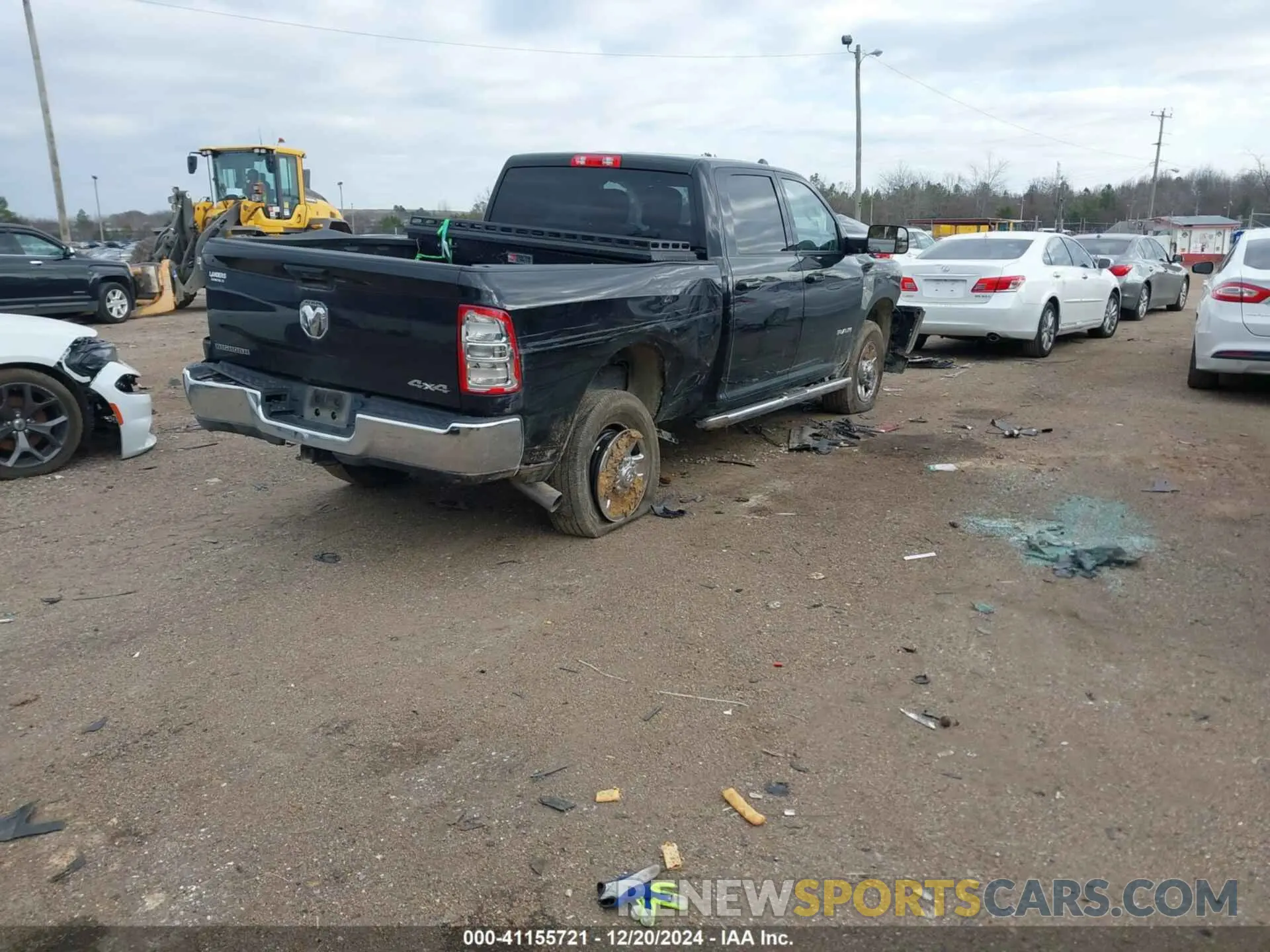 4 fotografías del automóvil dañado 3C6UR5DL6NG345083 RAM 2500 2022