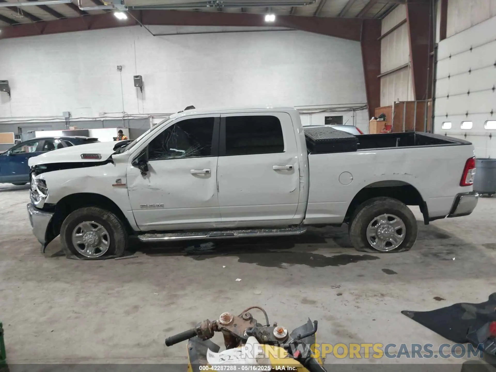 15 fotografías del automóvil dañado 3C6UR5DL6NG436791 RAM 2500 2022
