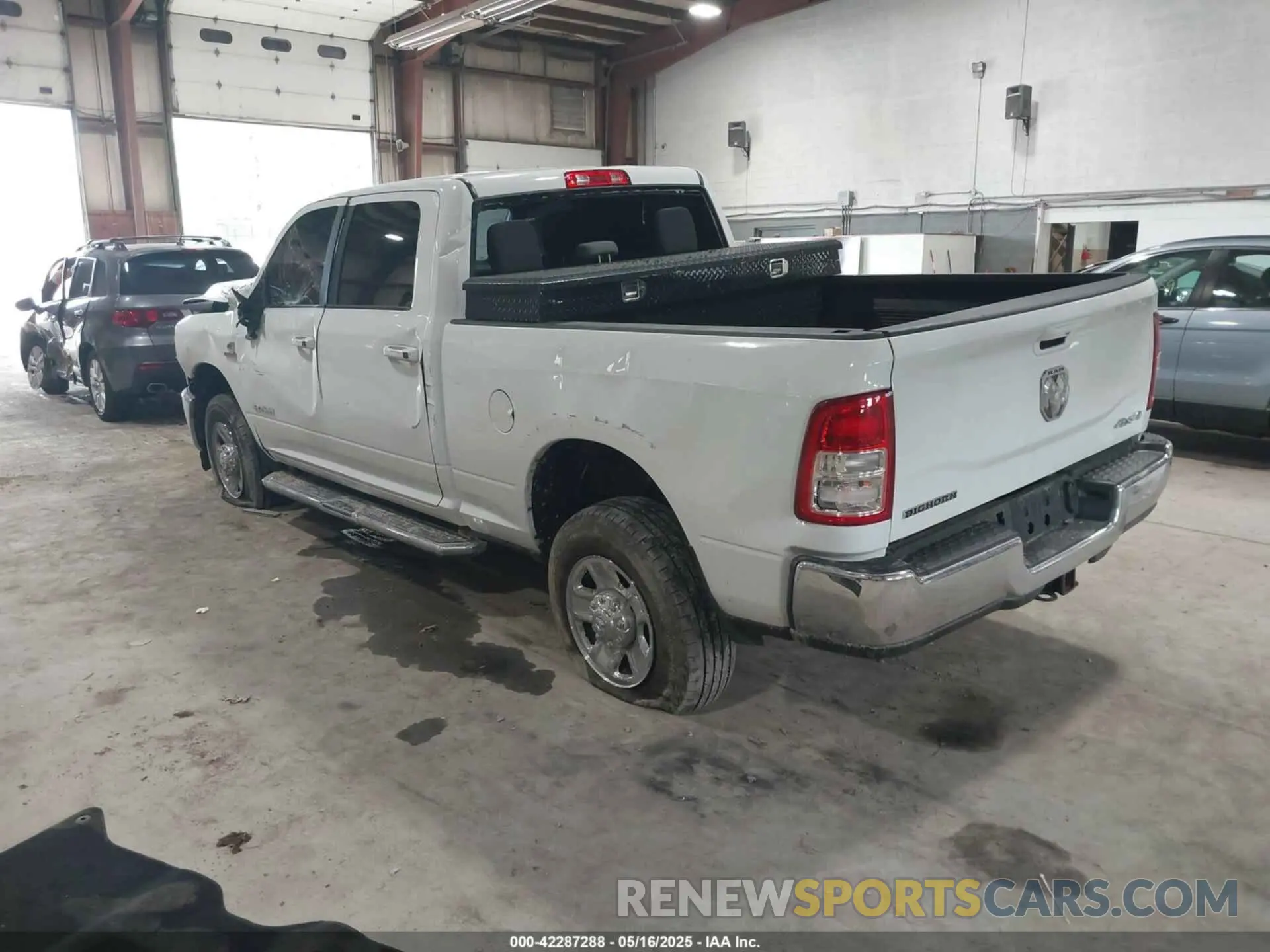 3 fotografías del automóvil dañado 3C6UR5DL6NG436791 RAM 2500 2022