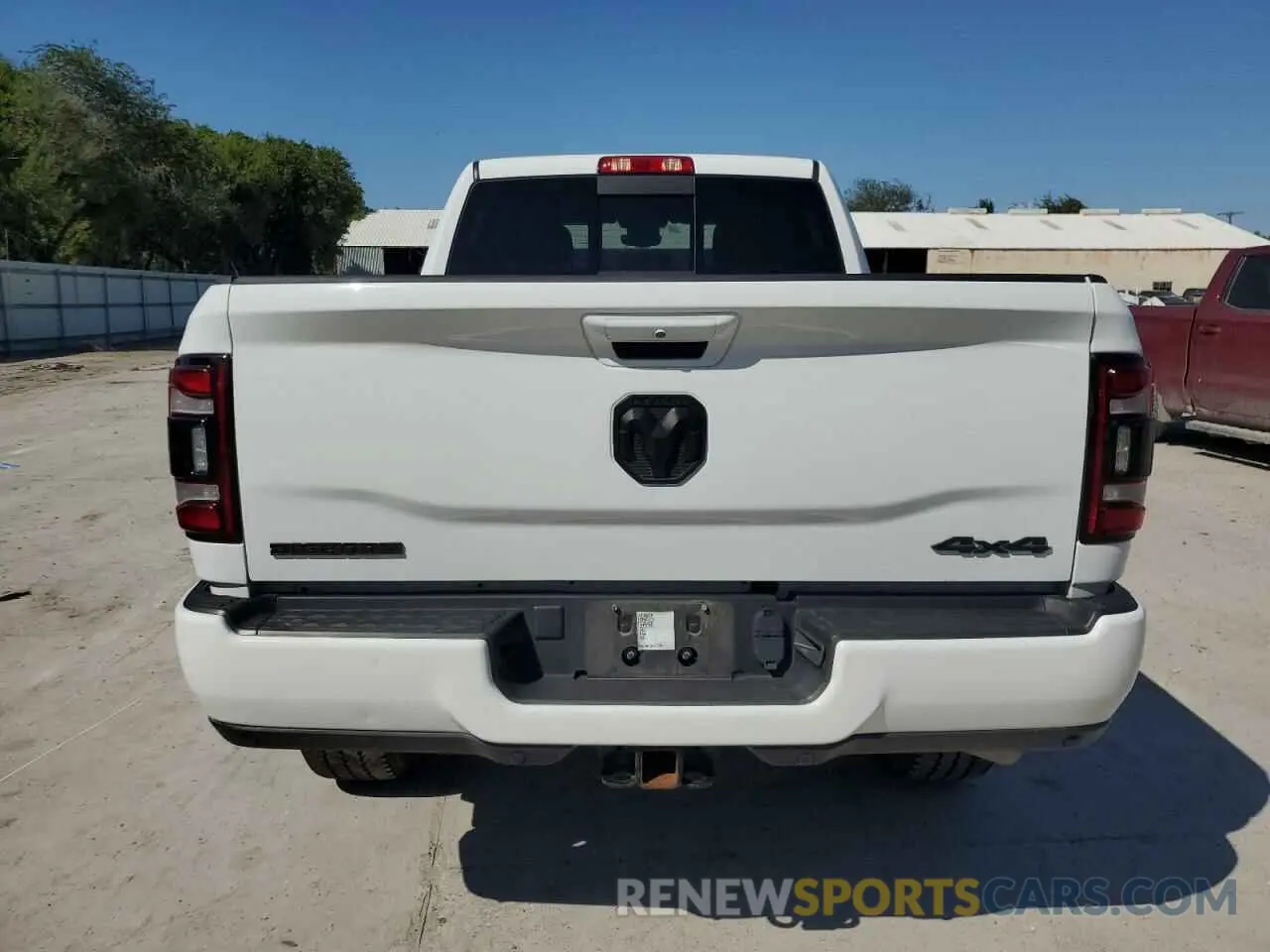 6 fotografías del automóvil dañado 3C6UR5DL7NG109526 RAM 2500 2022