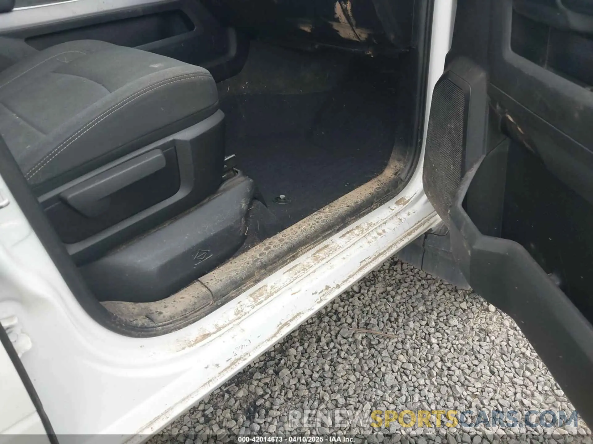 14 fotografías del automóvil dañado 3C6UR5DL8NG126870 RAM 2500 2022