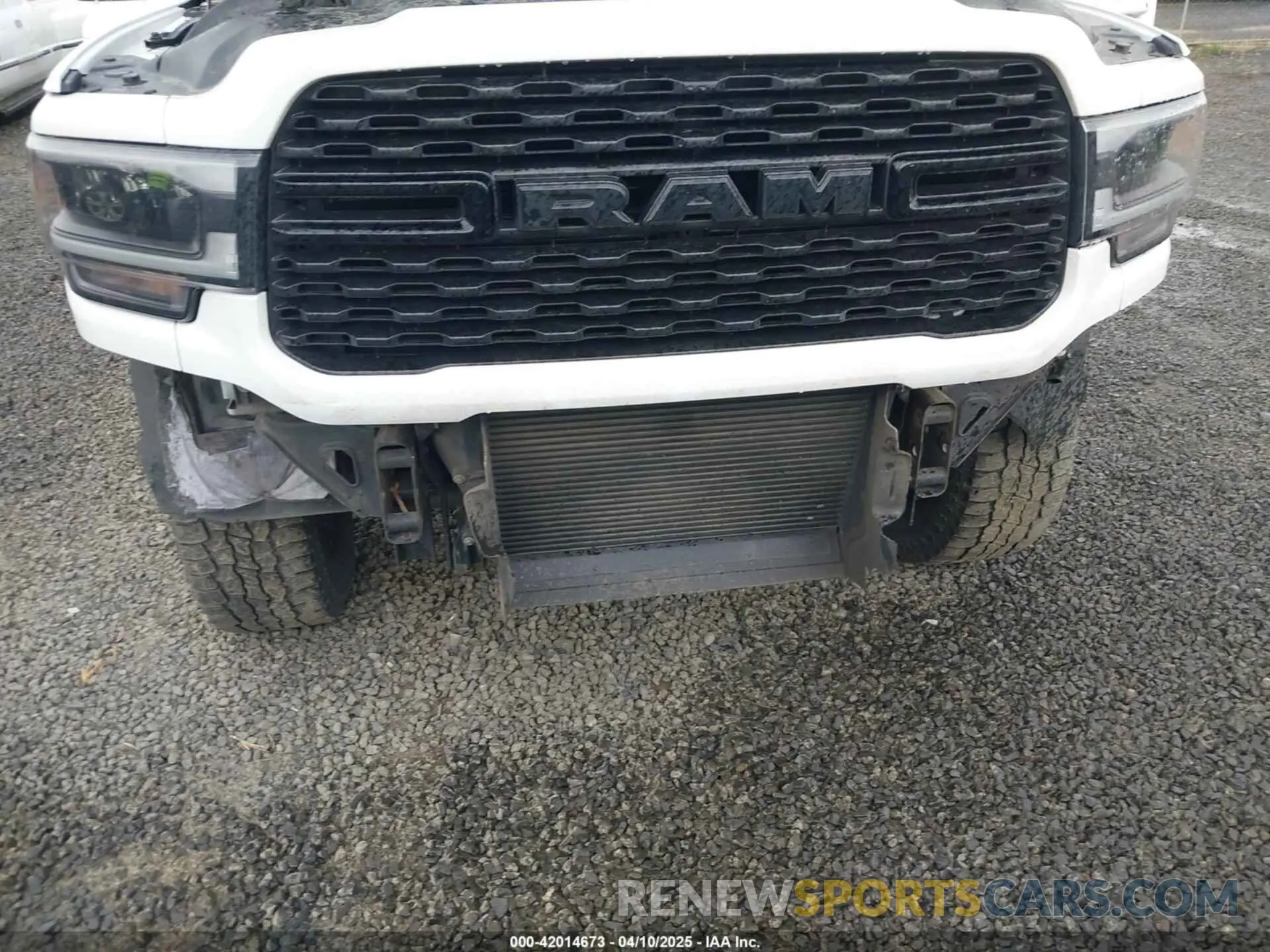 15 fotografías del automóvil dañado 3C6UR5DL8NG126870 RAM 2500 2022