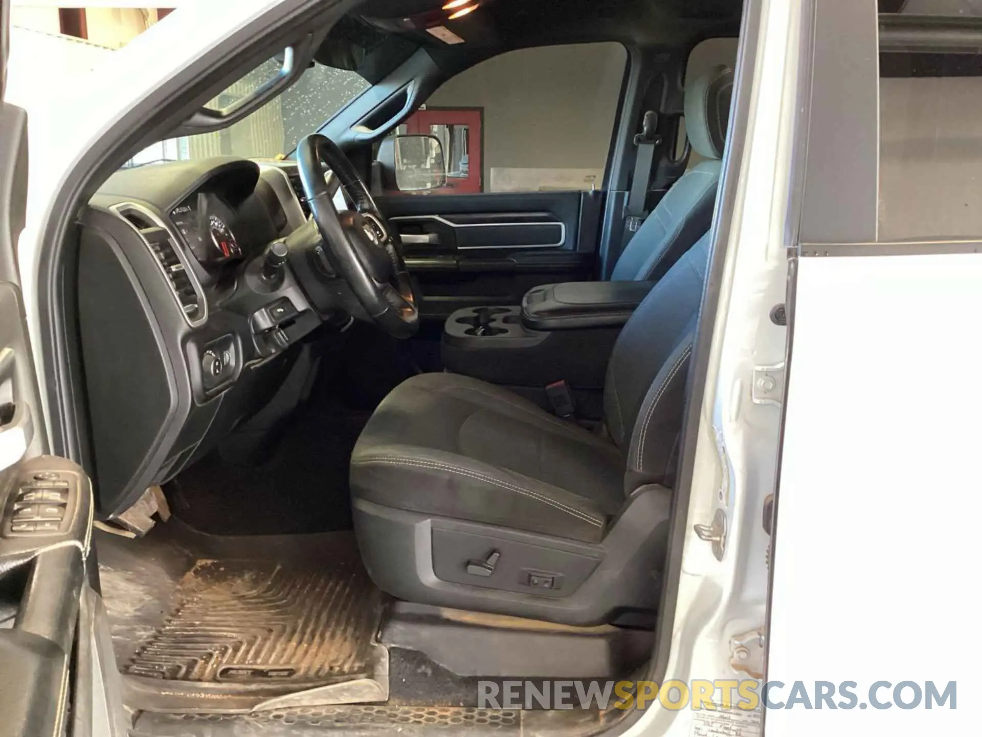 15 fotografías del automóvil dañado 3C6UR5DL8NG220859 RAM 2500 2022