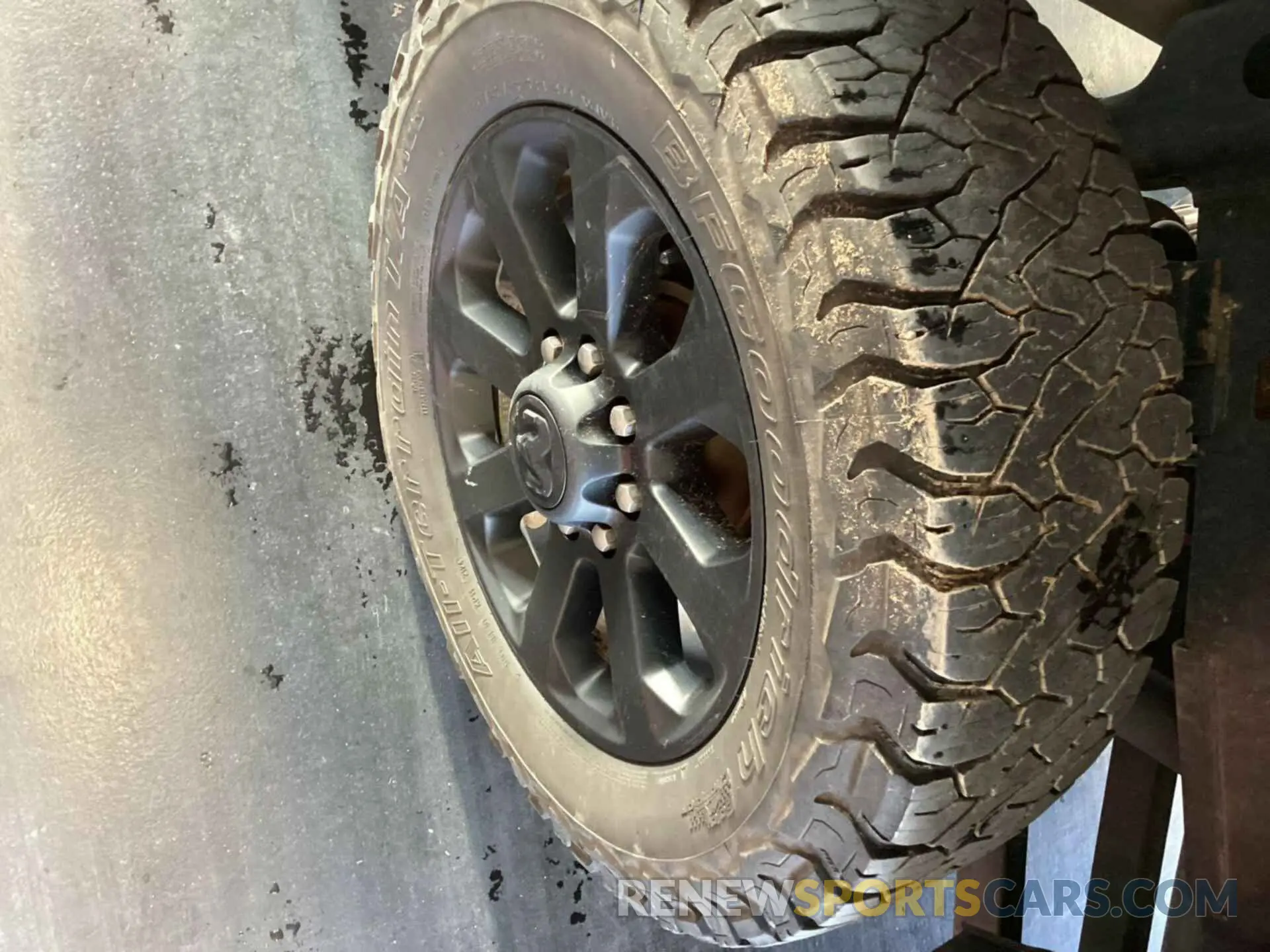 3 fotografías del automóvil dañado 3C6UR5DL8NG220859 RAM 2500 2022
