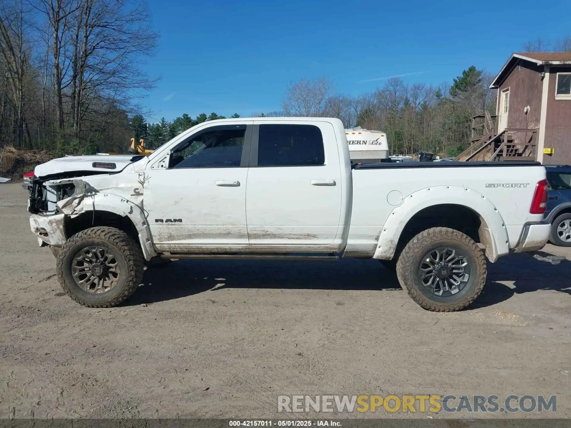 14 fotografías del automóvil dañado 3C6UR5DL9NG169775 RAM 2500 2022