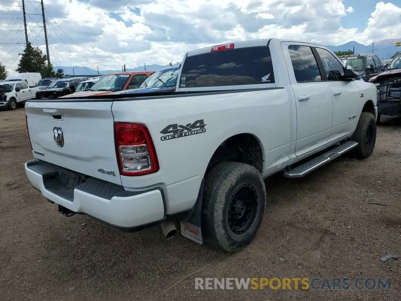 3 fotografías del automóvil dañado 3C6UR5DLXNG183393 RAM 2500 2022