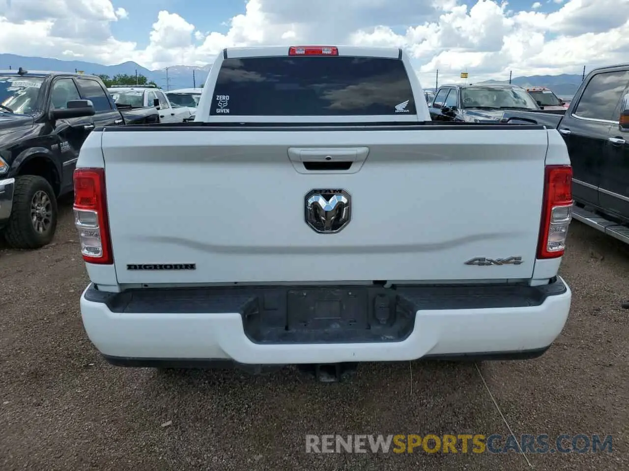 6 fotografías del automóvil dañado 3C6UR5DLXNG183393 RAM 2500 2022