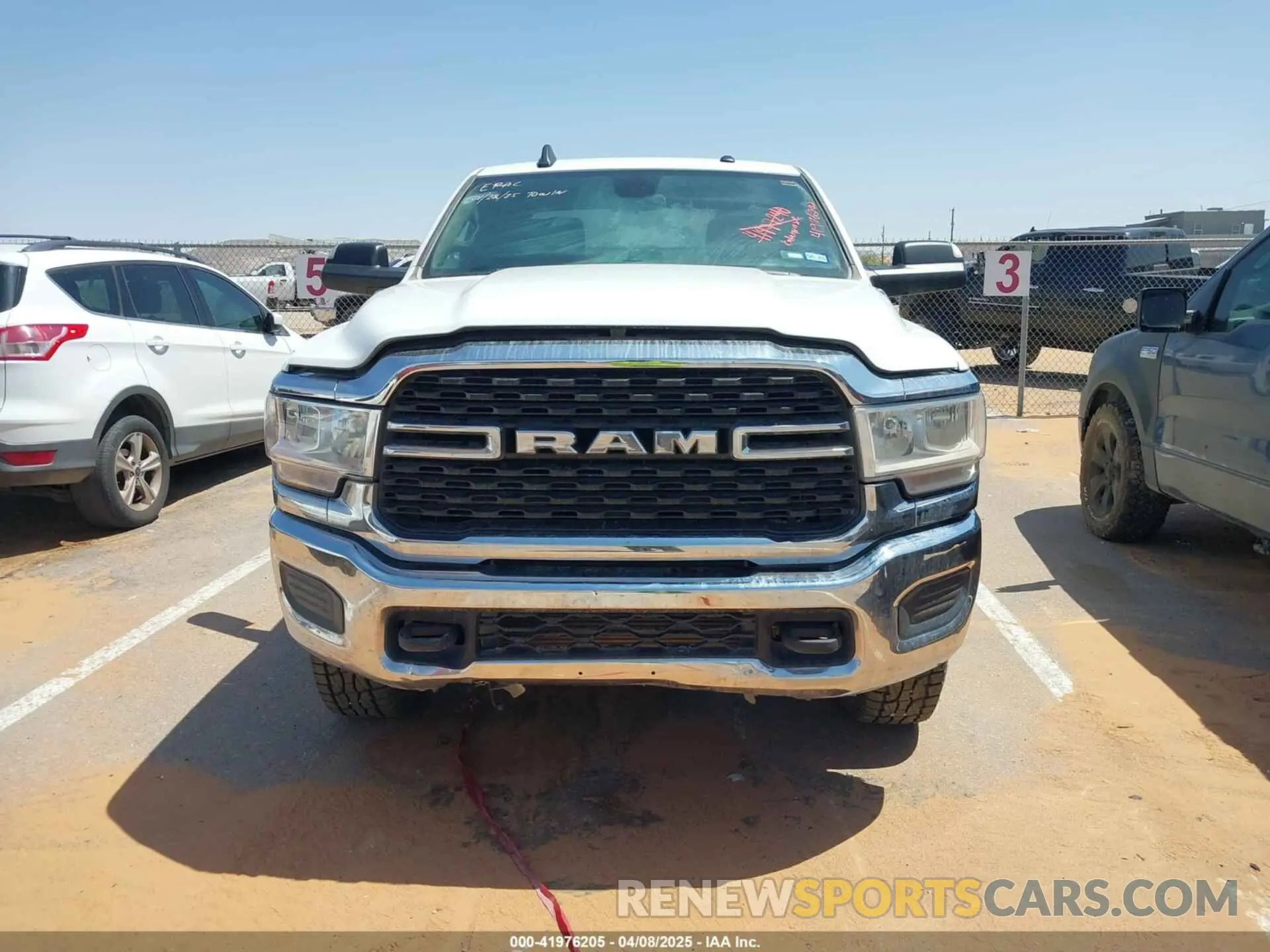 12 fotografías del automóvil dañado 3C6UR5DLXNG321501 RAM 2500 2022