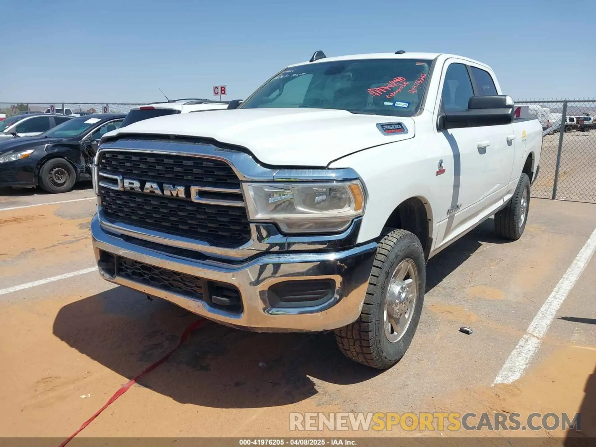 2 fotografías del automóvil dañado 3C6UR5DLXNG321501 RAM 2500 2022