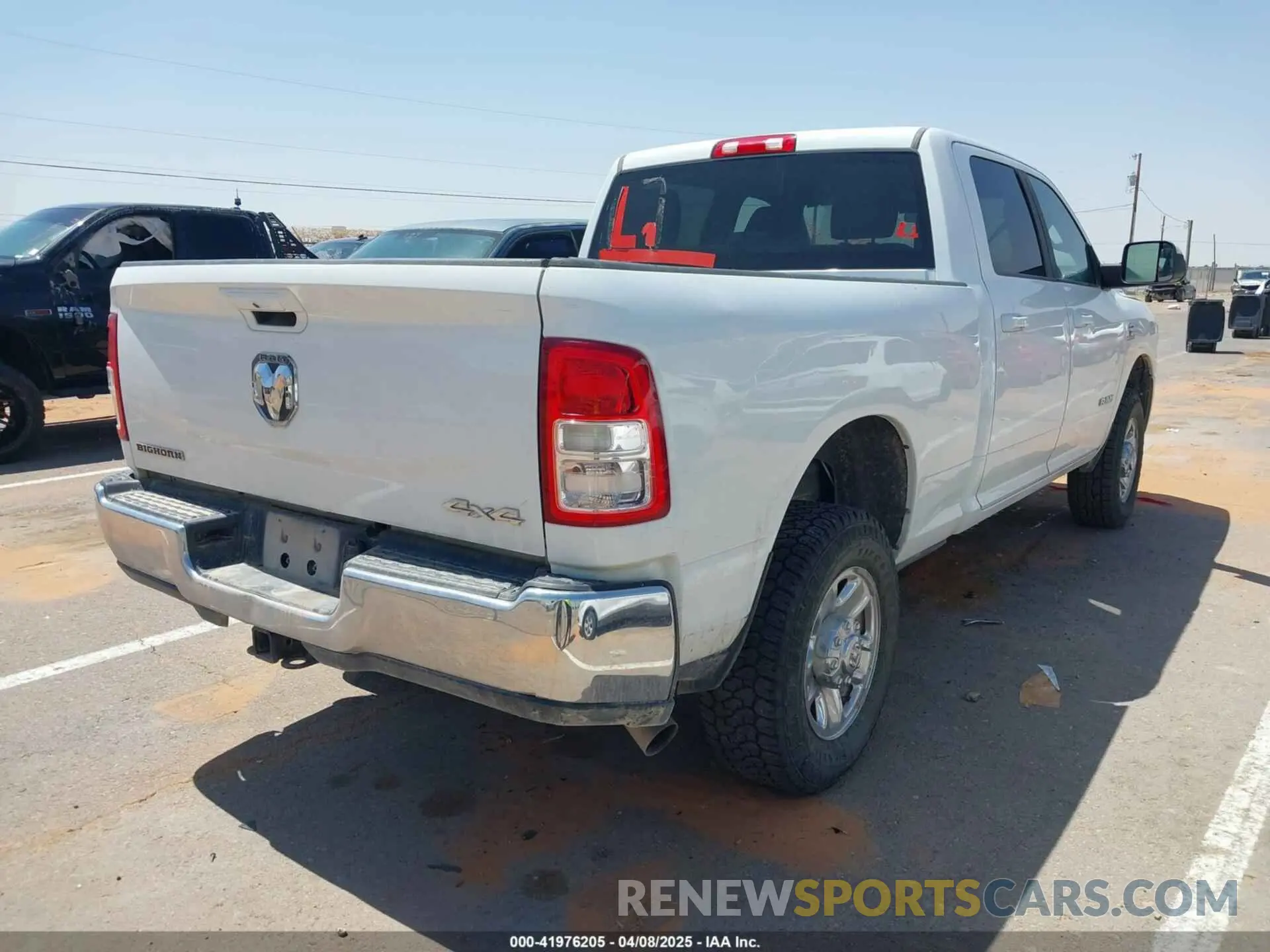4 fotografías del automóvil dañado 3C6UR5DLXNG321501 RAM 2500 2022