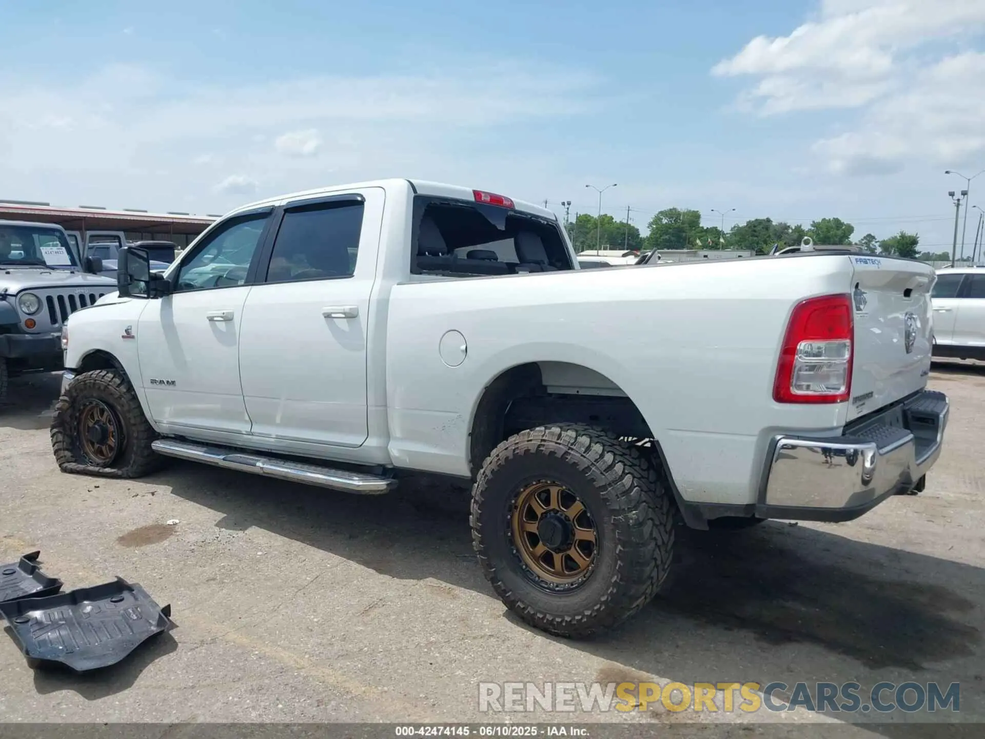 3 fotografías del automóvil dañado 3C6UR5DLXNG436311 RAM 2500 2022