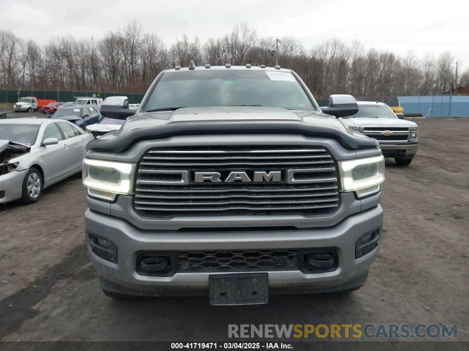 12 fotografías del automóvil dañado 3C6UR5FJ1NG230435 RAM 2500 2022