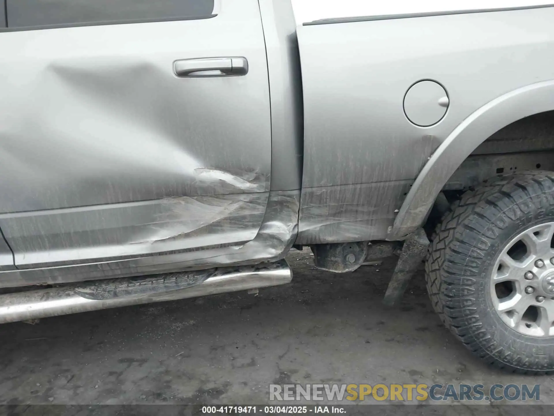 6 fotografías del automóvil dañado 3C6UR5FJ1NG230435 RAM 2500 2022