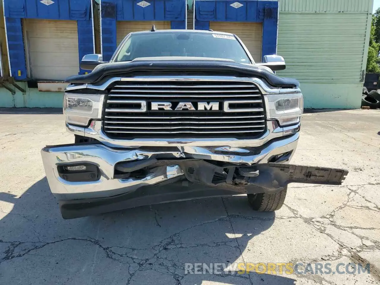 5 fotografías del automóvil dañado 3C6UR5FJ1NG423393 RAM 2500 2022