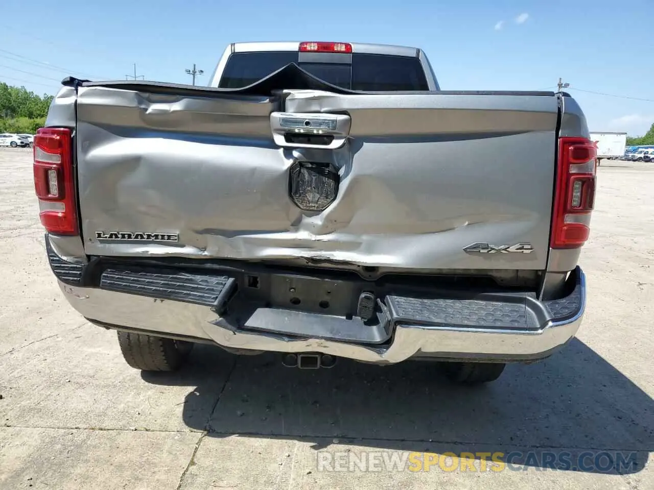 6 fotografías del automóvil dañado 3C6UR5FJ1NG423393 RAM 2500 2022