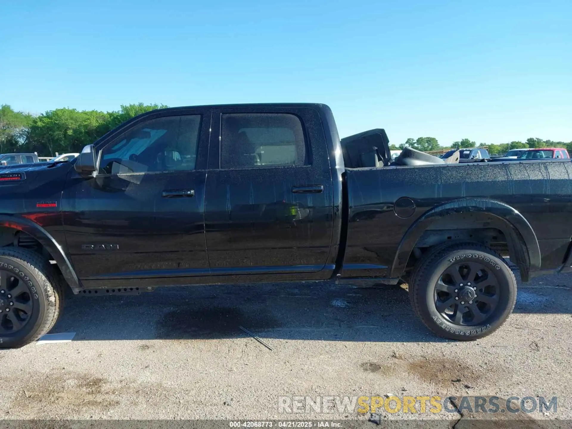 14 fotografías del automóvil dañado 3C6UR5FJ3NG131647 RAM 2500 2022