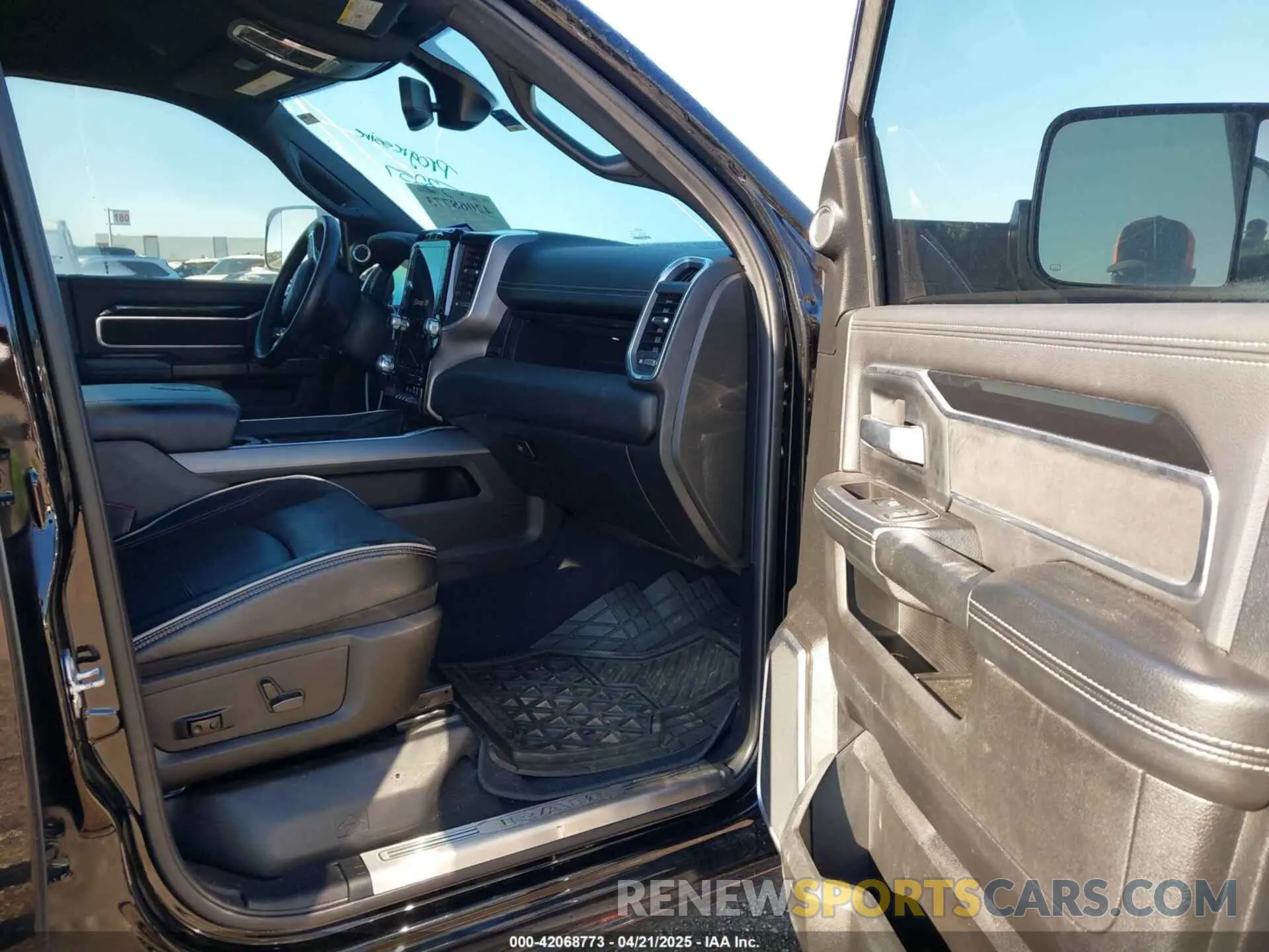 5 fotografías del automóvil dañado 3C6UR5FJ3NG131647 RAM 2500 2022