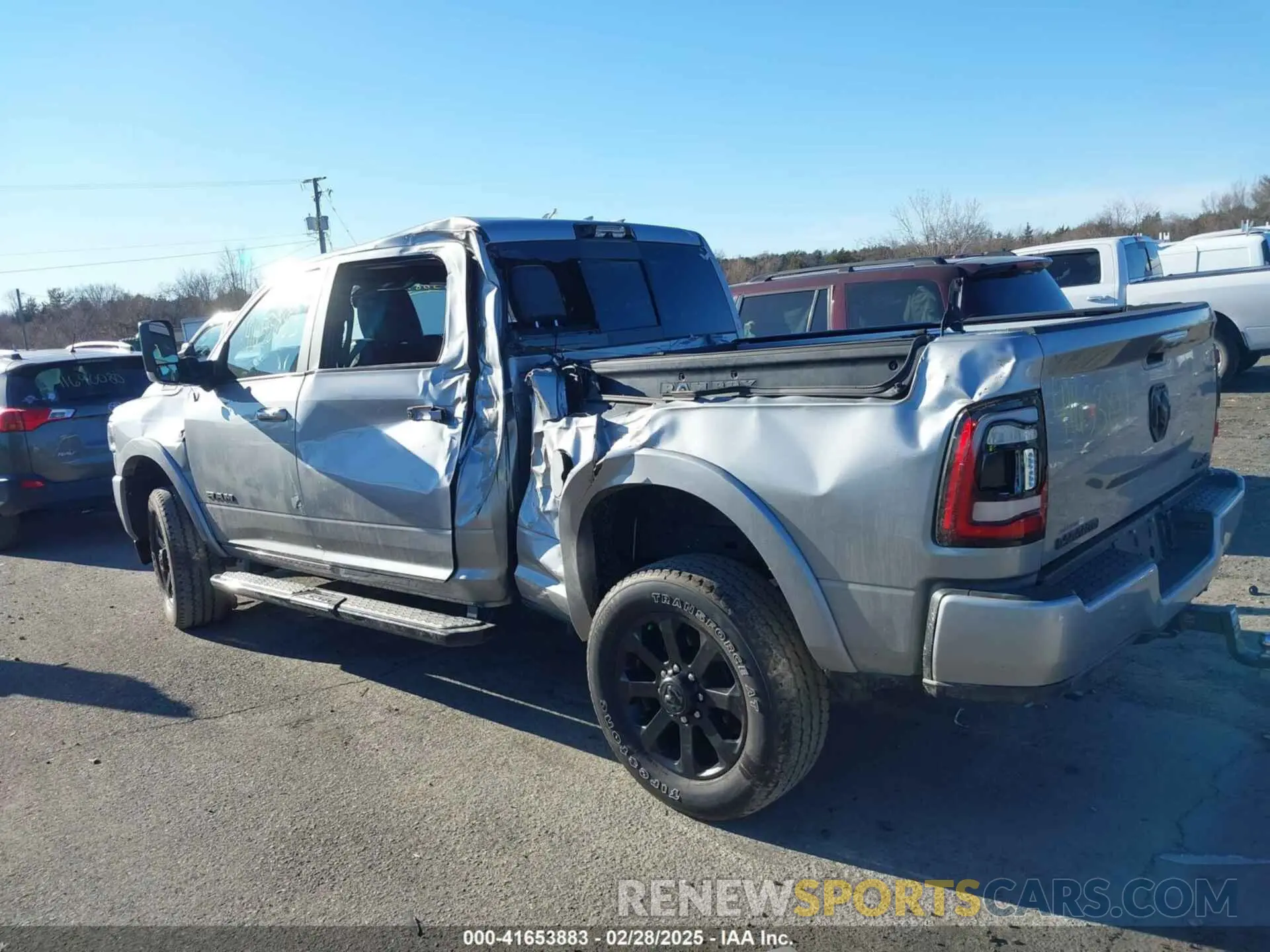 14 fotografías del automóvil dañado 3C6UR5FL1NG229500 RAM 2500 2022