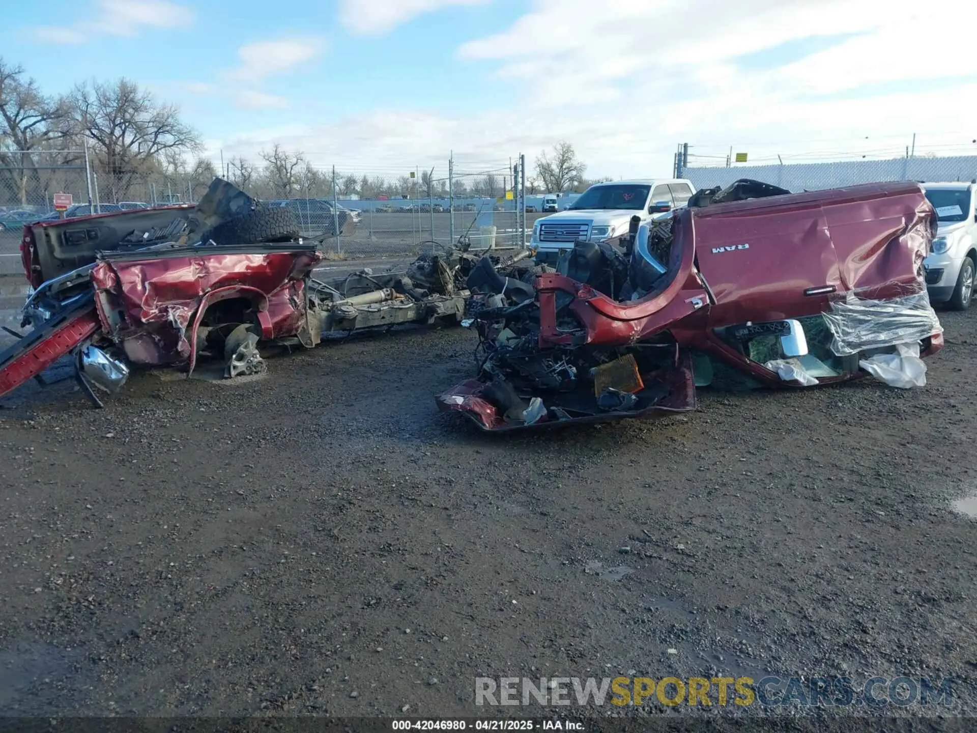 2 fotografías del automóvil dañado 3C6UR5FL1NG253134 RAM 2500 2022