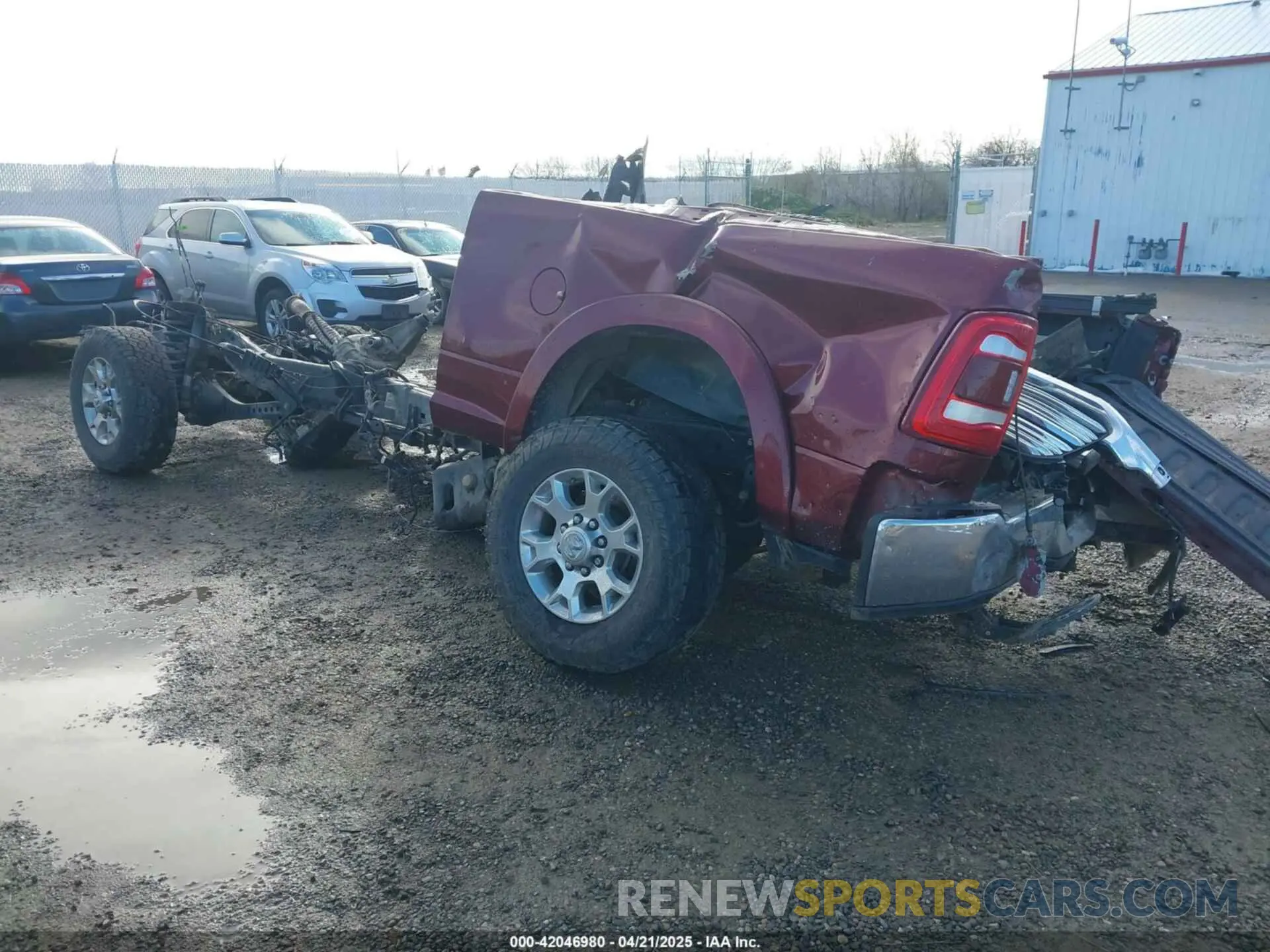 3 fotografías del automóvil dañado 3C6UR5FL1NG253134 RAM 2500 2022
