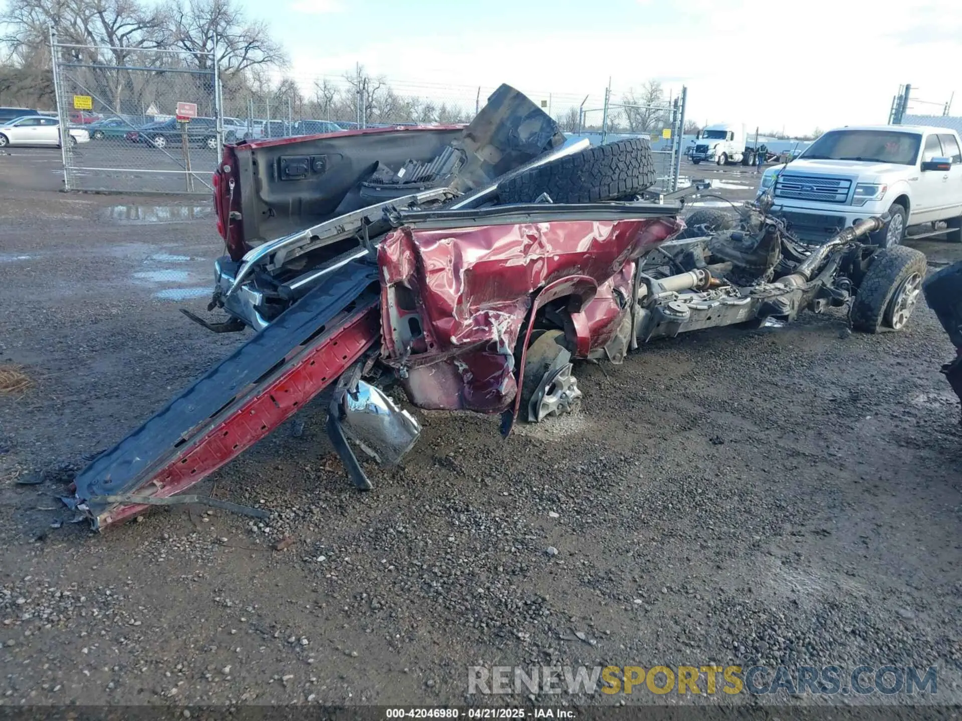 4 fotografías del automóvil dañado 3C6UR5FL1NG253134 RAM 2500 2022