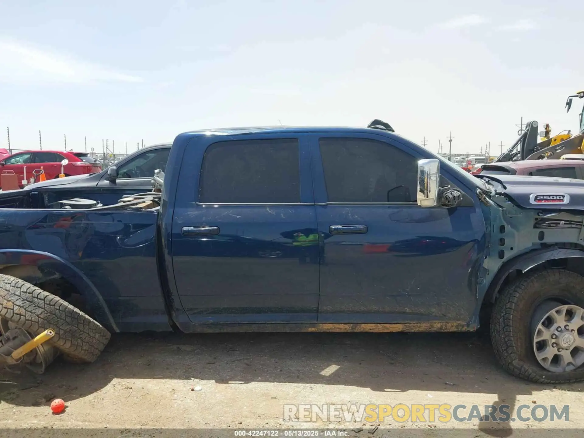 14 fotografías del automóvil dañado 3C6UR5FL1NG372673 RAM 2500 2022