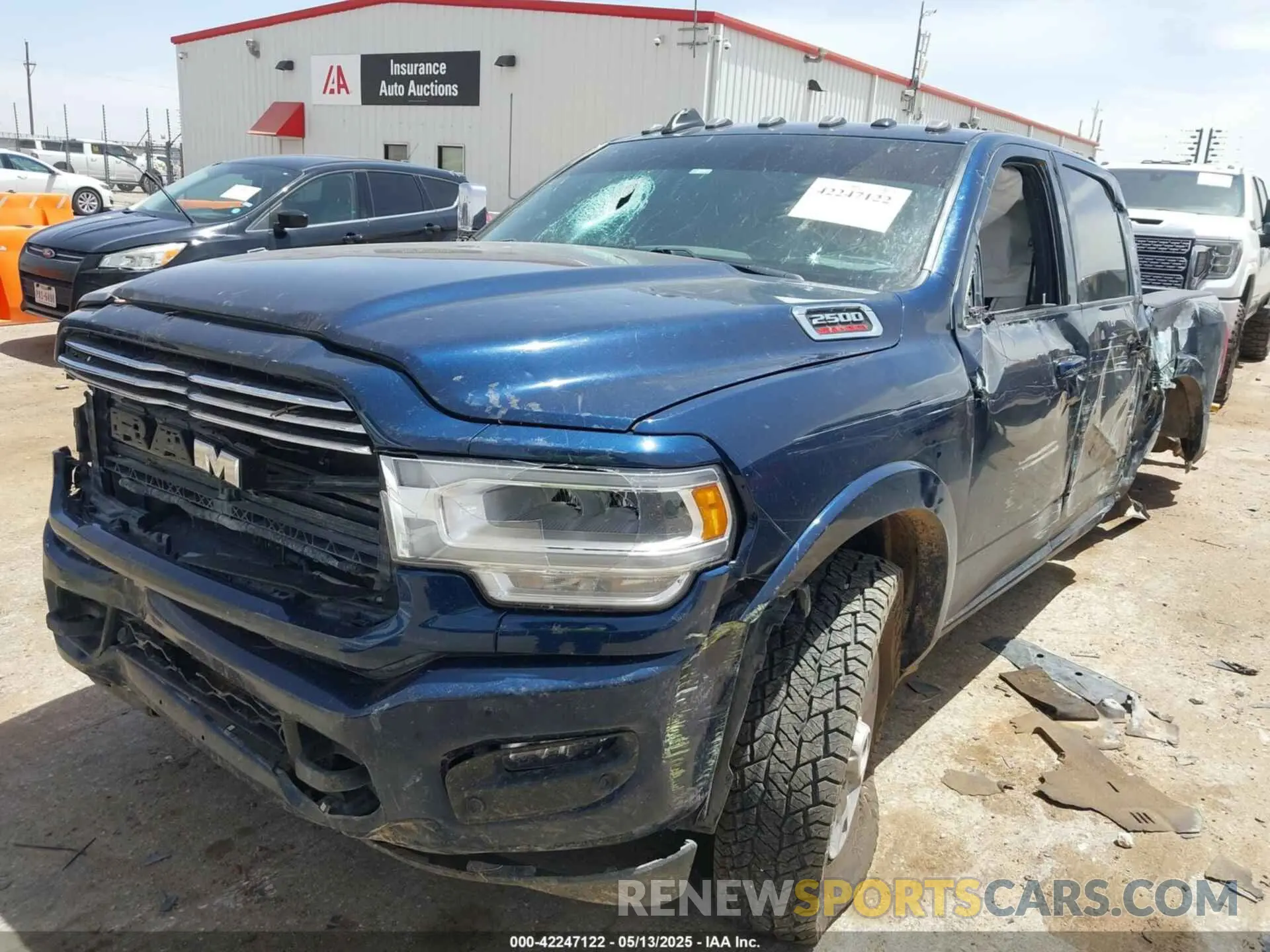 2 fotografías del automóvil dañado 3C6UR5FL1NG372673 RAM 2500 2022