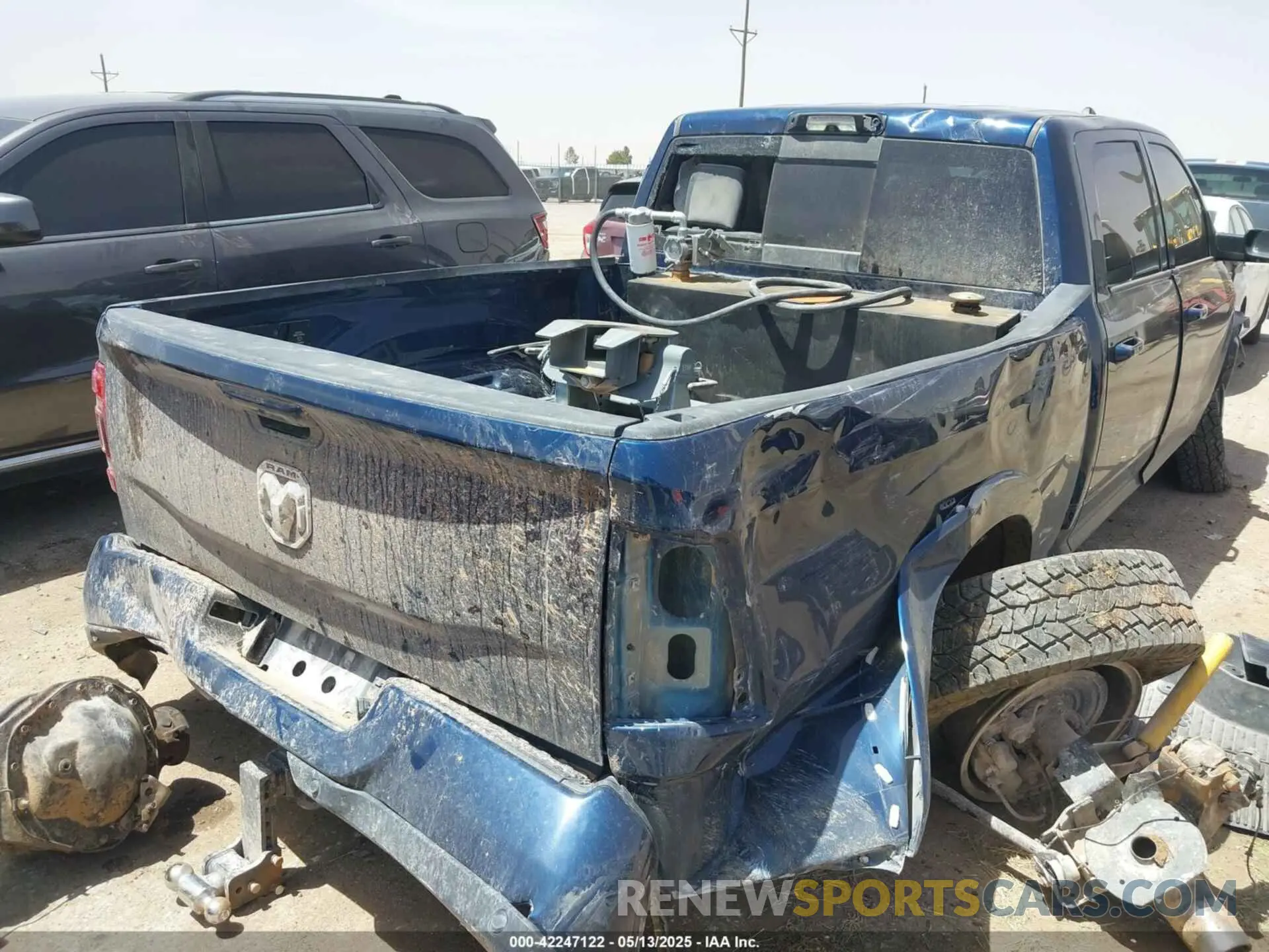 4 fotografías del automóvil dañado 3C6UR5FL1NG372673 RAM 2500 2022