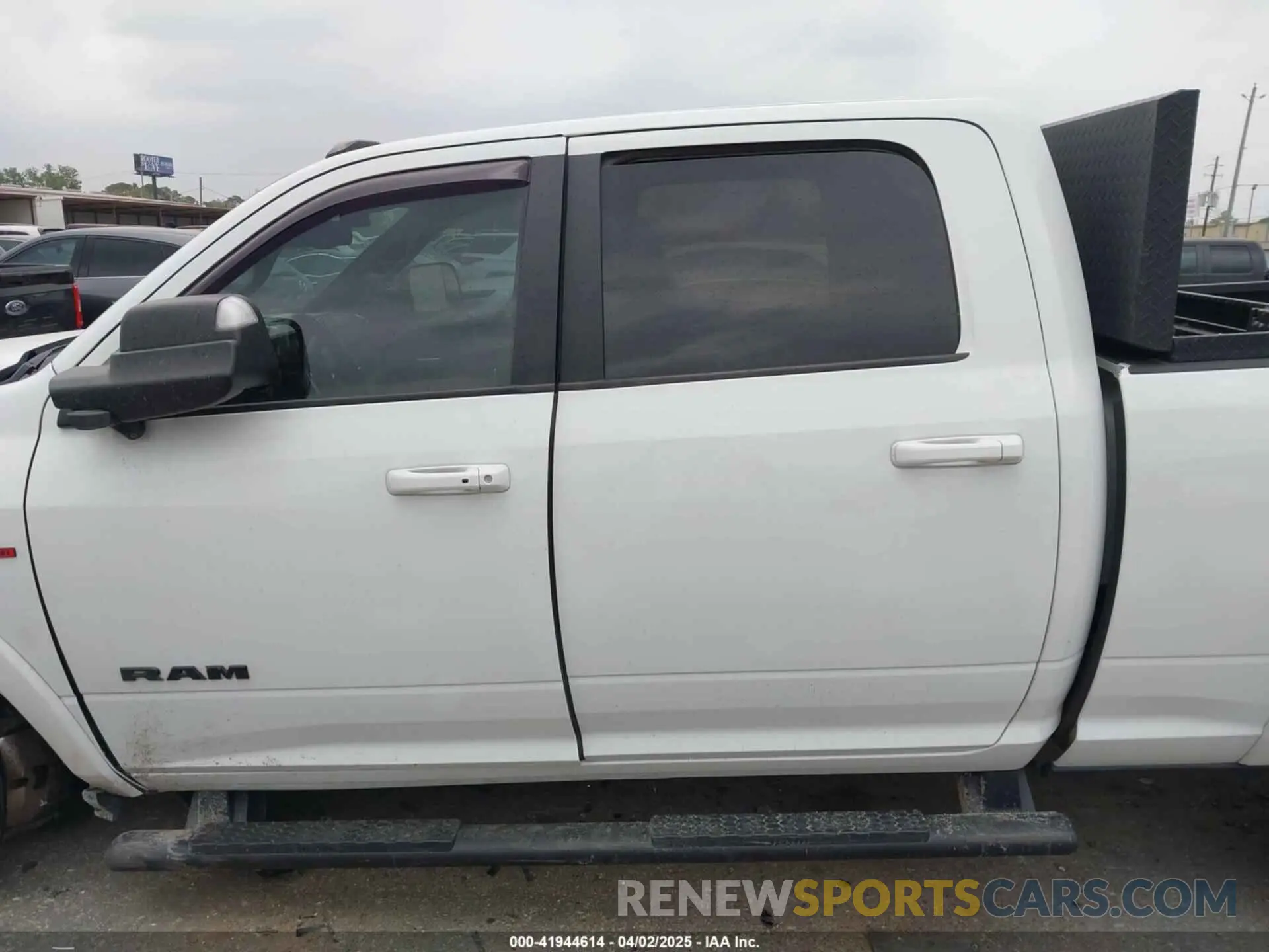 15 fotografías del automóvil dañado 3C6UR5FL4NG281929 RAM 2500 2022